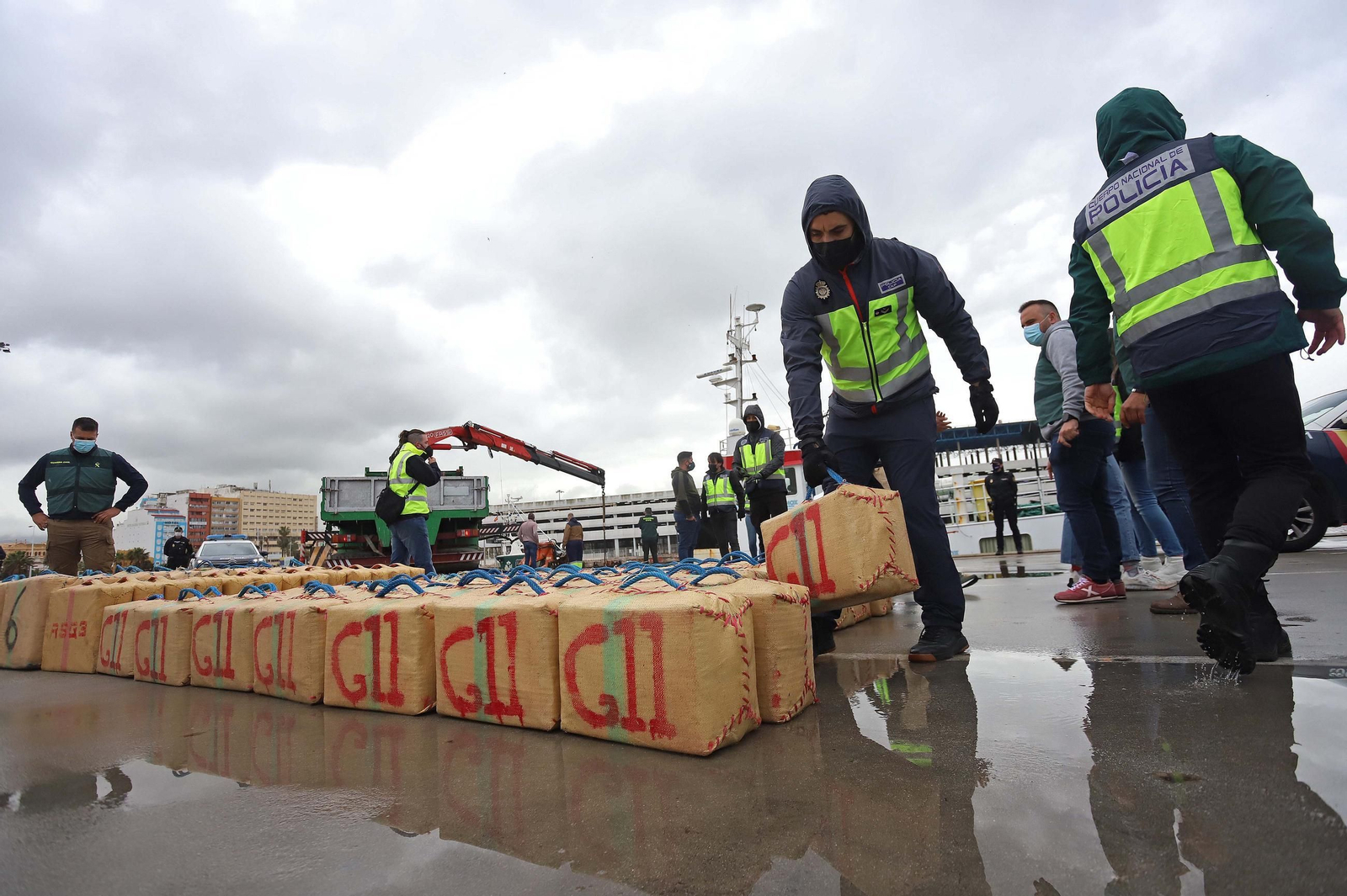 Un operativo conjunto de la Policía Nacional y la Guardia Civil contra el tráfico de drogas.