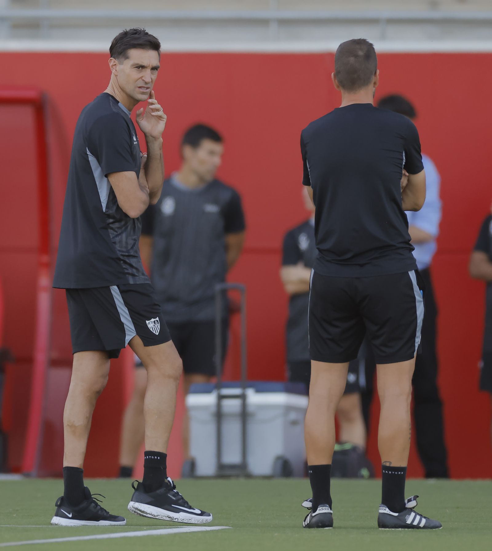 Las fotos del primer entrenamiento de Diego Alonso como entrenador del Sevilla FC