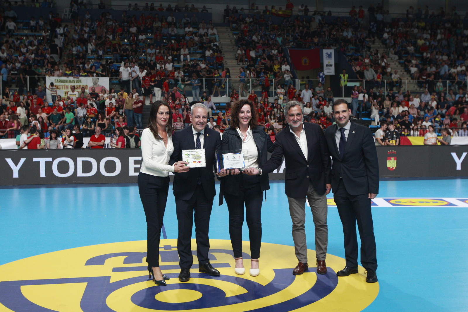 Imágenes del España-Dinamarca de la EHF Euro Cup de balonmano, en Almería