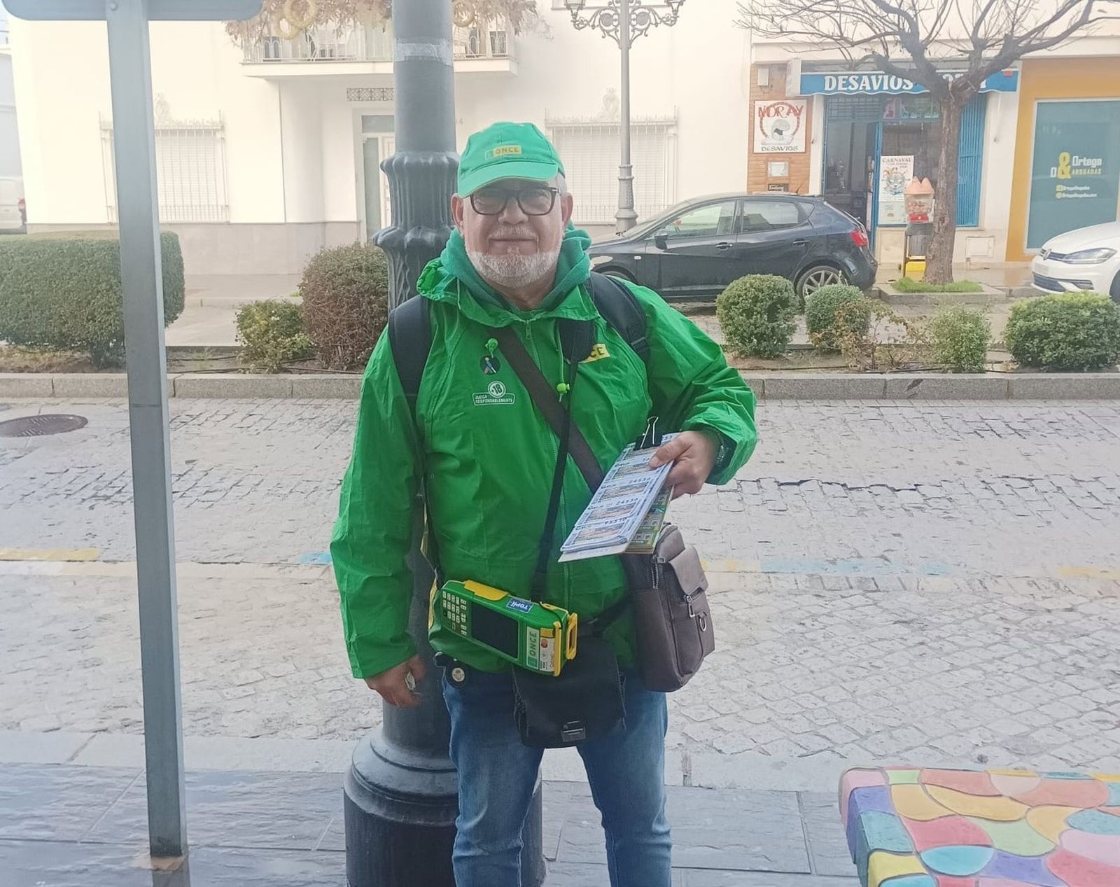 Francisco Beltrán, vendedor de la ONCE que ha repartido el premio en Isla Cristina.
