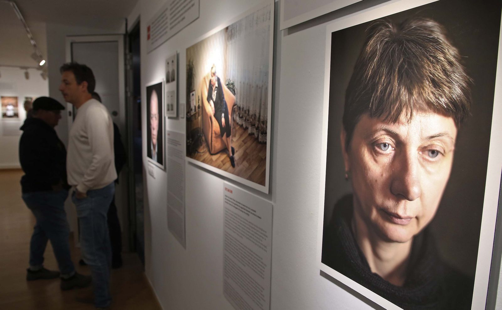 La UFCA  muestra la exposición de Sofía Moro a la Asociación de la Prensa del Campo de Gibraltar