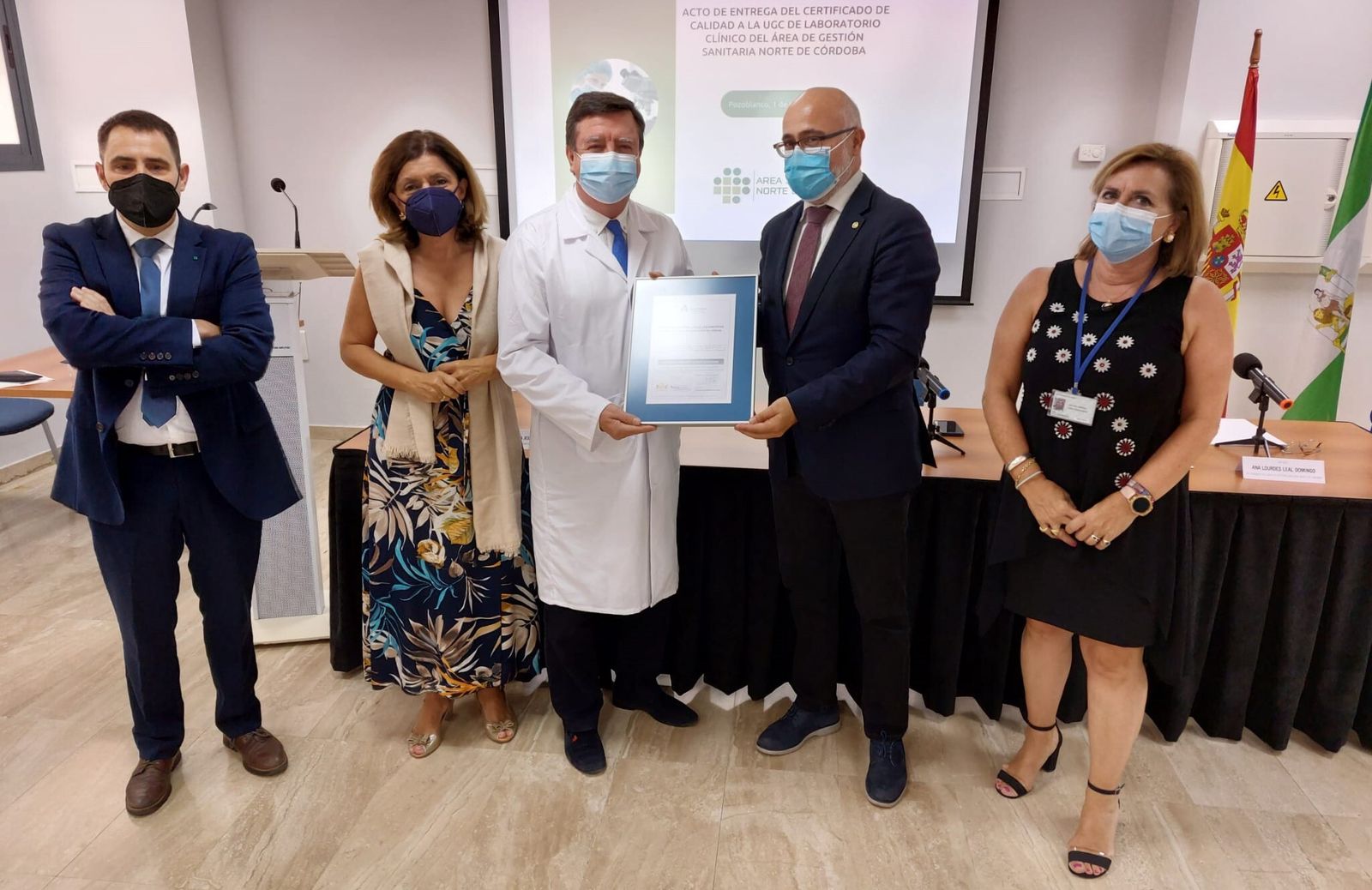 Entrega de la certificación de la Agencia de Calidad Sanitaria de Andalucía.