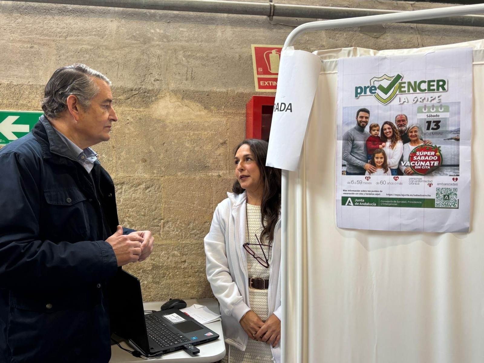 El consejero de Sanidad, Antonio Sanz, en una visita a un centro en Jerez en una foto cedida por la Junta de Andalucía.