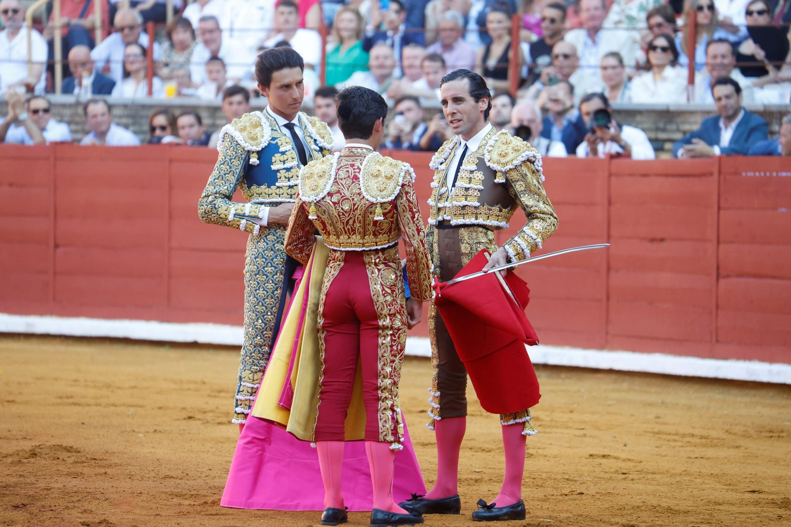 Manuel Román, Juan Ortega y Roca Rey, en la plaza de toros de Córdoba