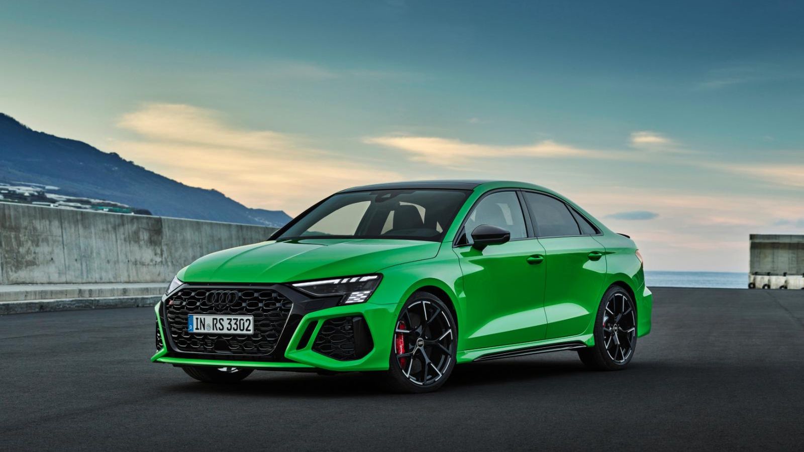 La suspensión, respecto a los A3, ha sido totalmente recalibrada. Los muelles acercan la carrocería 2,5 cm al suelo respecto a otros A3, por ejemplo.