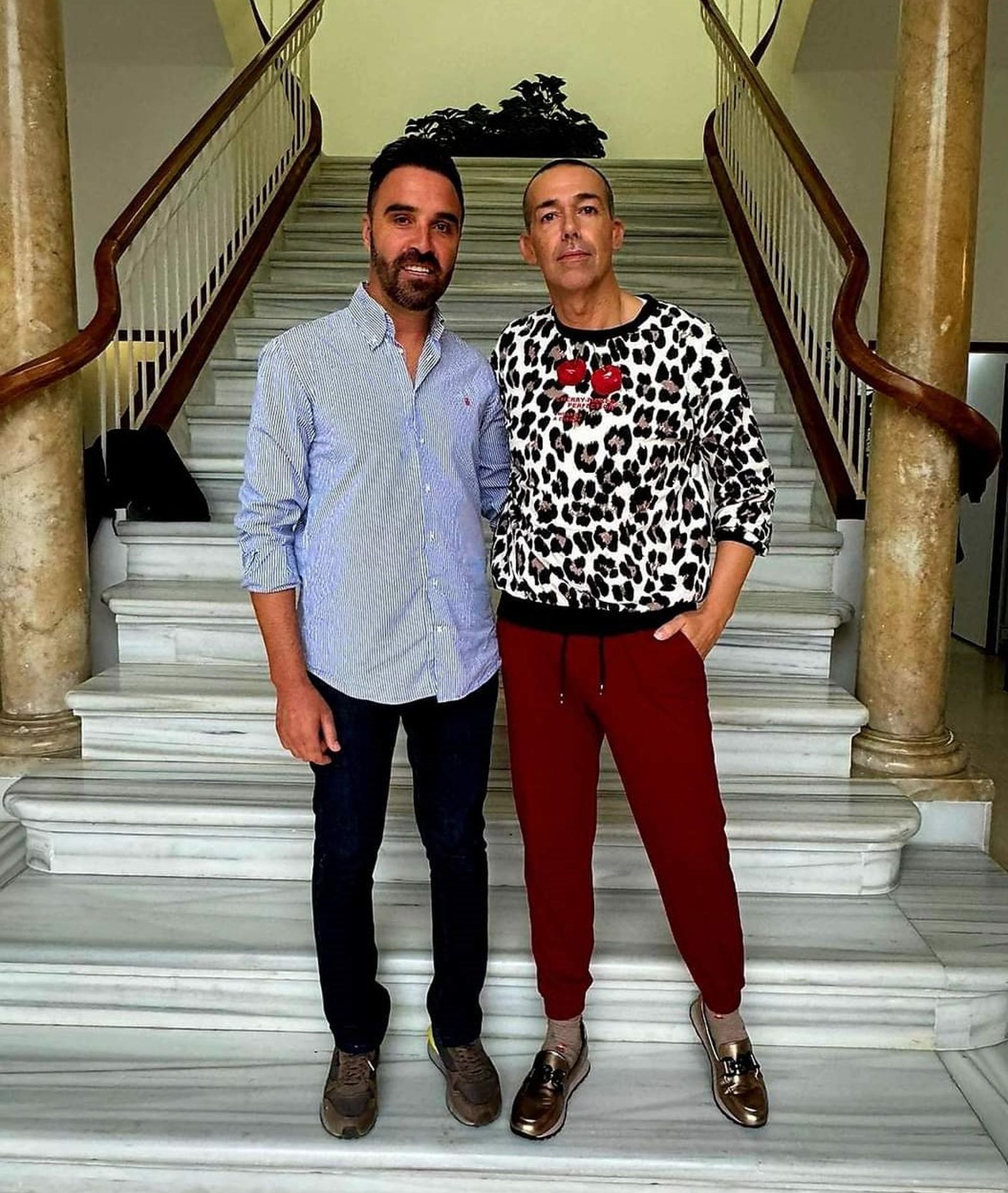 Daniel del Buey, con el concejal de Fiestas.