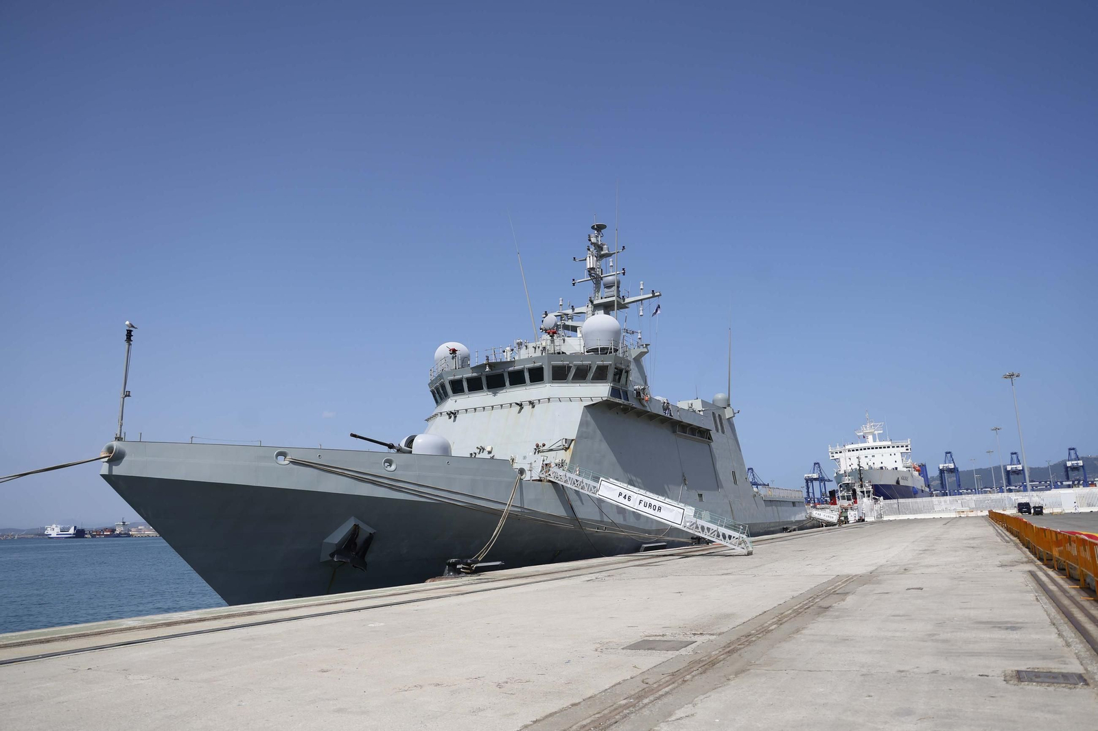 Las fotografías de la visita del buque de la Armada "Furor" al Puerto de Algeciras