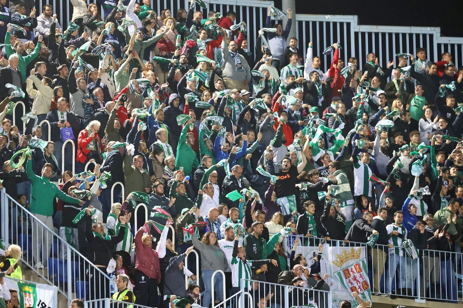 Aficionados del Córdoba CF, durante el partido del curso pasado en La Rosaleda.
