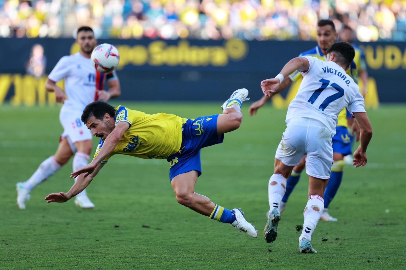 Búscate entre las fotos del partido de fútbol Cádiz CF - CD Eldense
