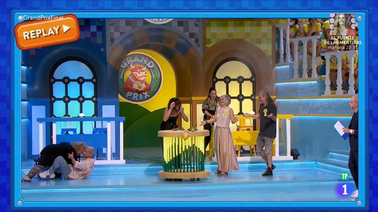 Momento en el que Fátima Gómez y Eduardo Casanova celebraban por los suelos tras ganar La Patata Caliente Momento en el que Fátima Gómez y Eduardo Casanova celebraban por los suelos tras ganar La Patata Caliente
