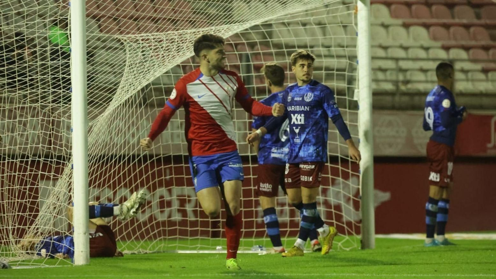Escudero celebra el gol del Algeciras ante el Yeclano.