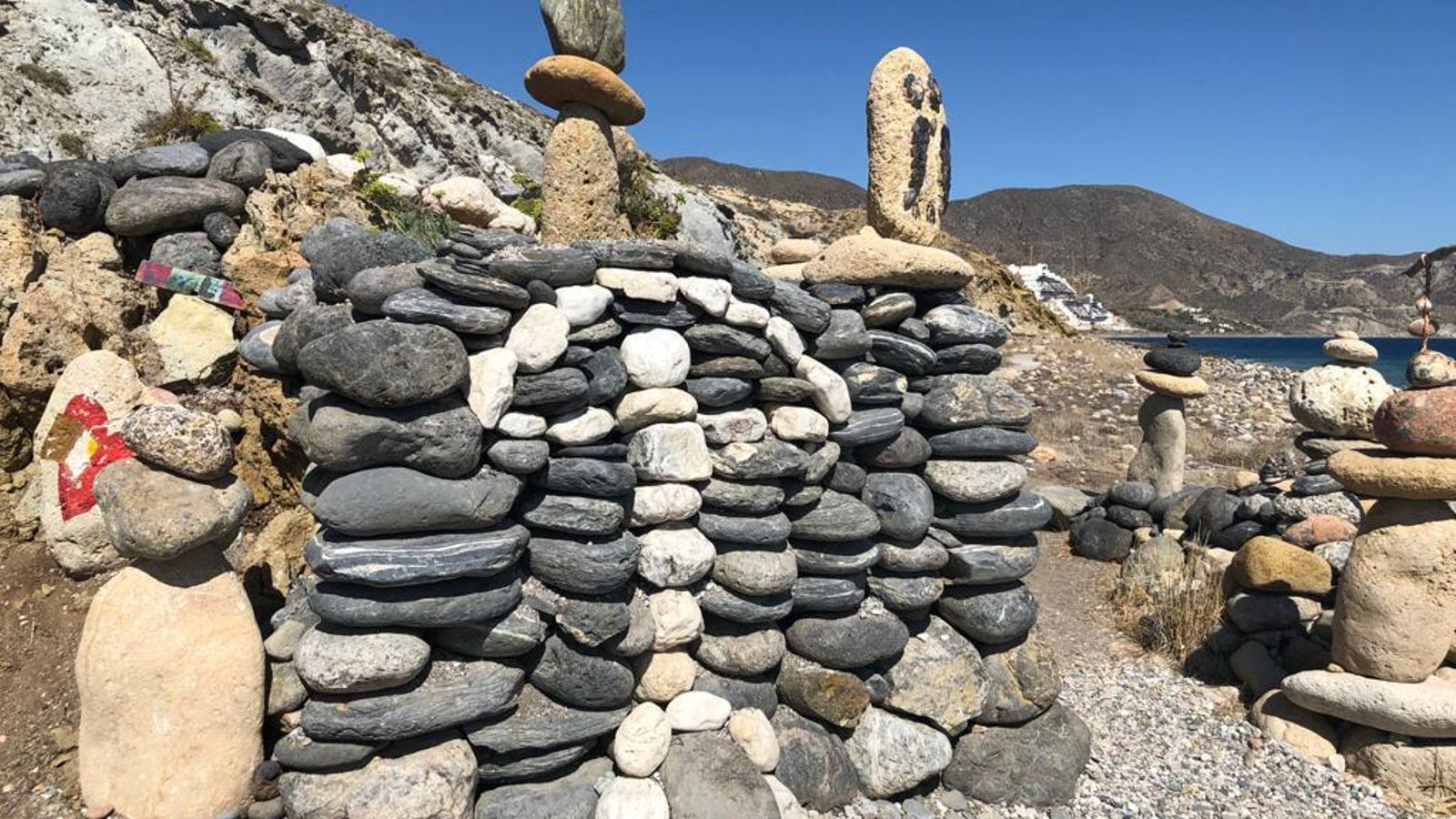 El Indalo también aparece en el monumento