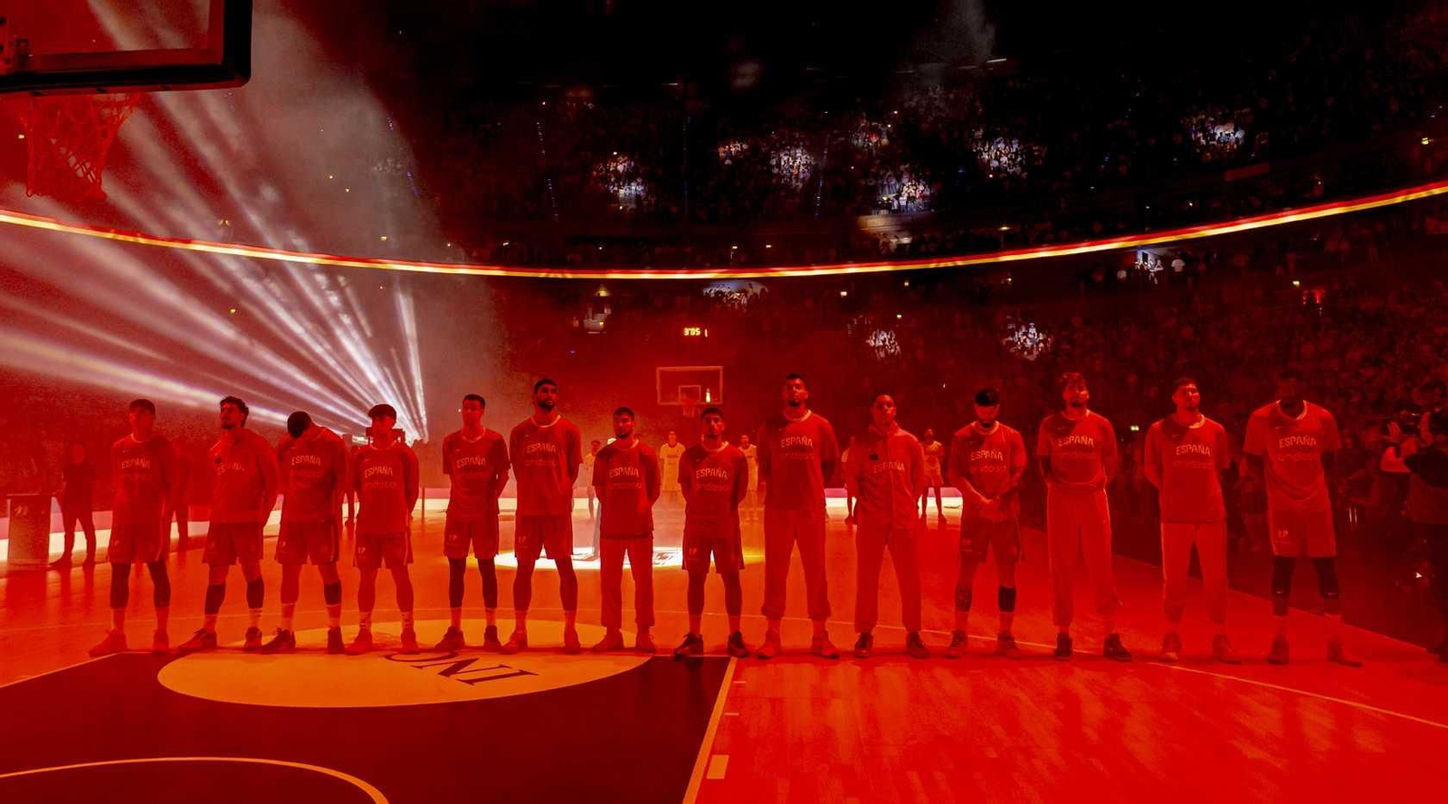 Mario Saint-Supéry, con España.