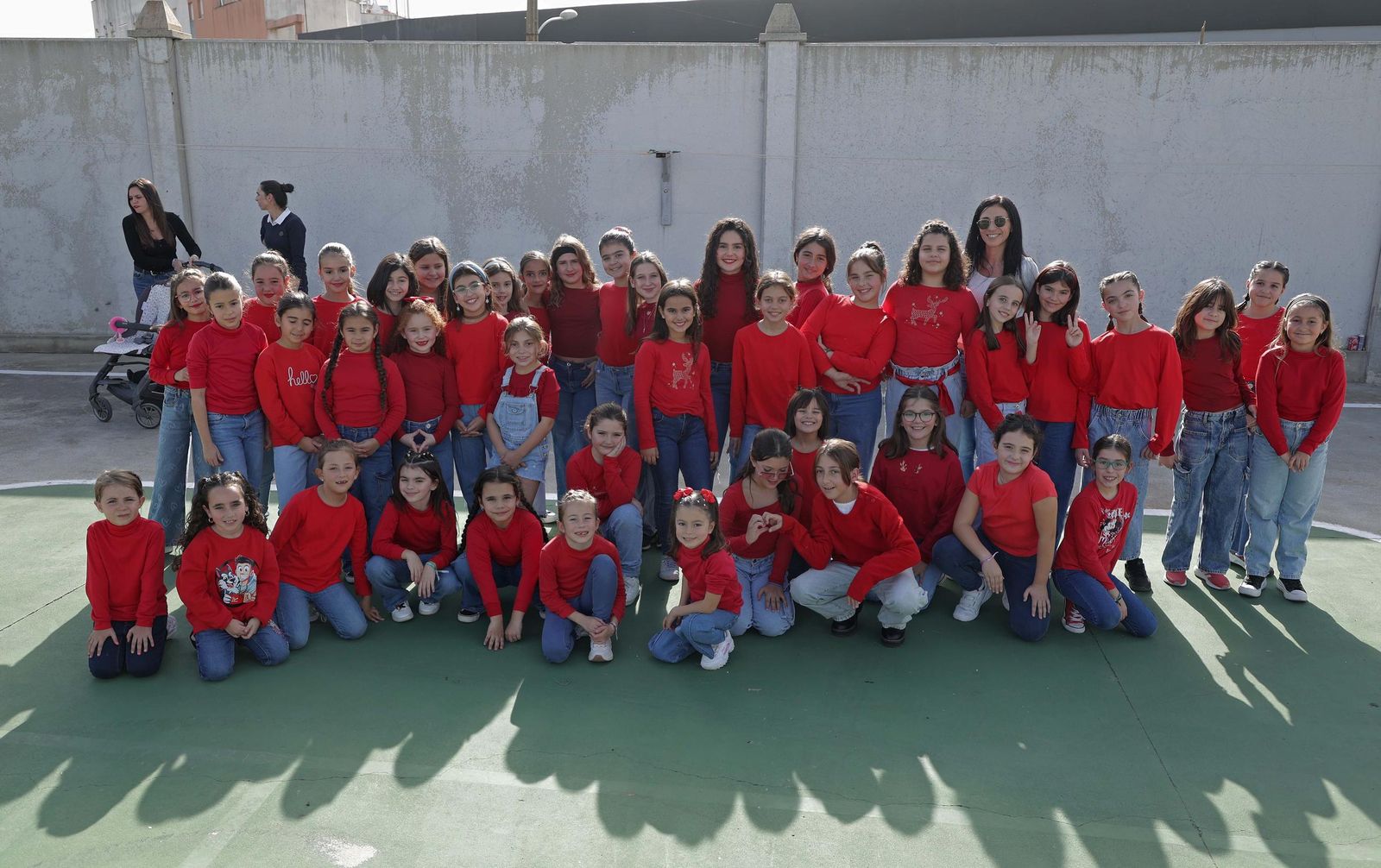 Búscate en las fotos de la Olla de San Isidro en Los Barrios .