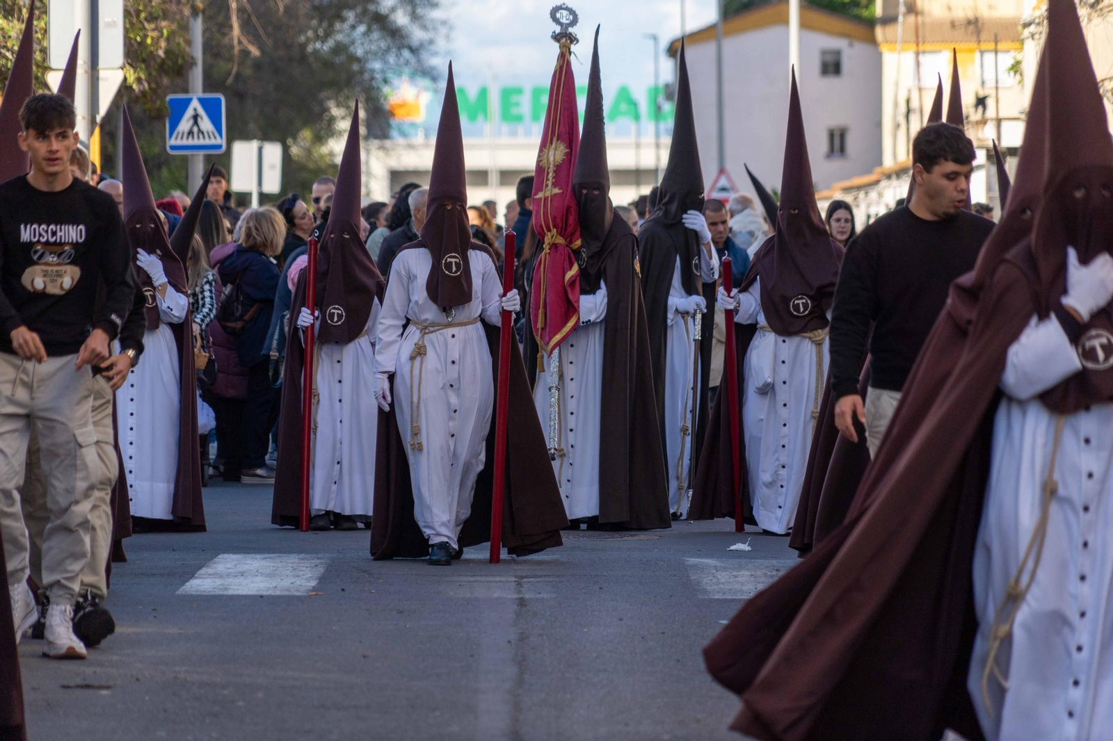 Martes Santo: Imágenes de la procesión de La Sentencia