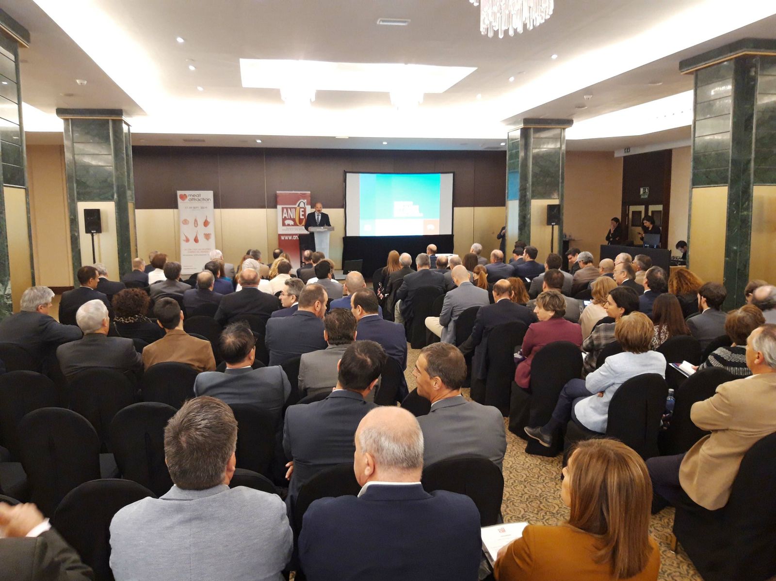 David Uclés, durante su intervención en la presentación del segundo barómetro en la asamblea de Anice.