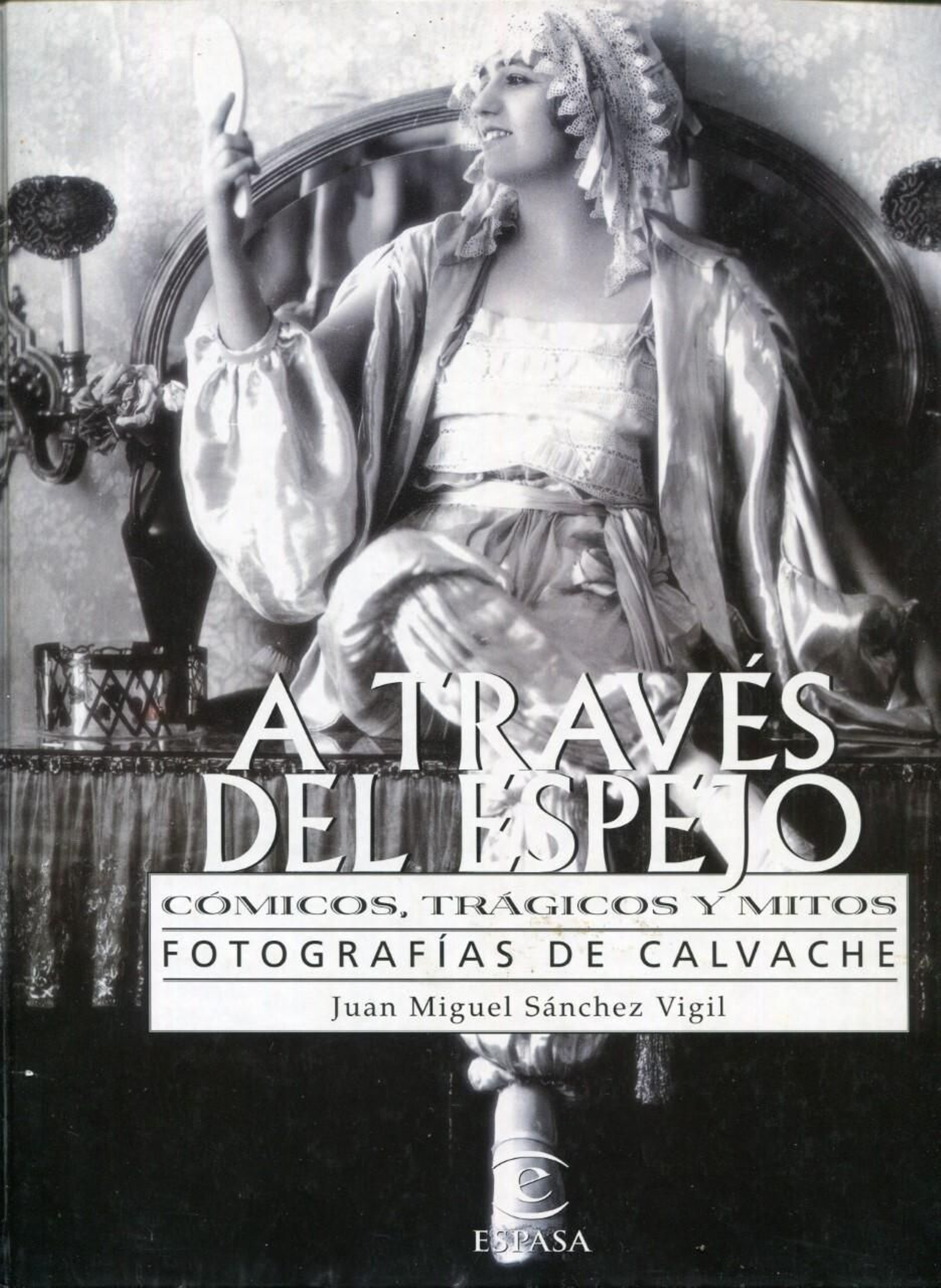 Portada del libro A través del espejo, de Juan Miguel Sánchez Vigil. Portada del libro A través del espejo, de Juan Miguel Sánchez Vigil.