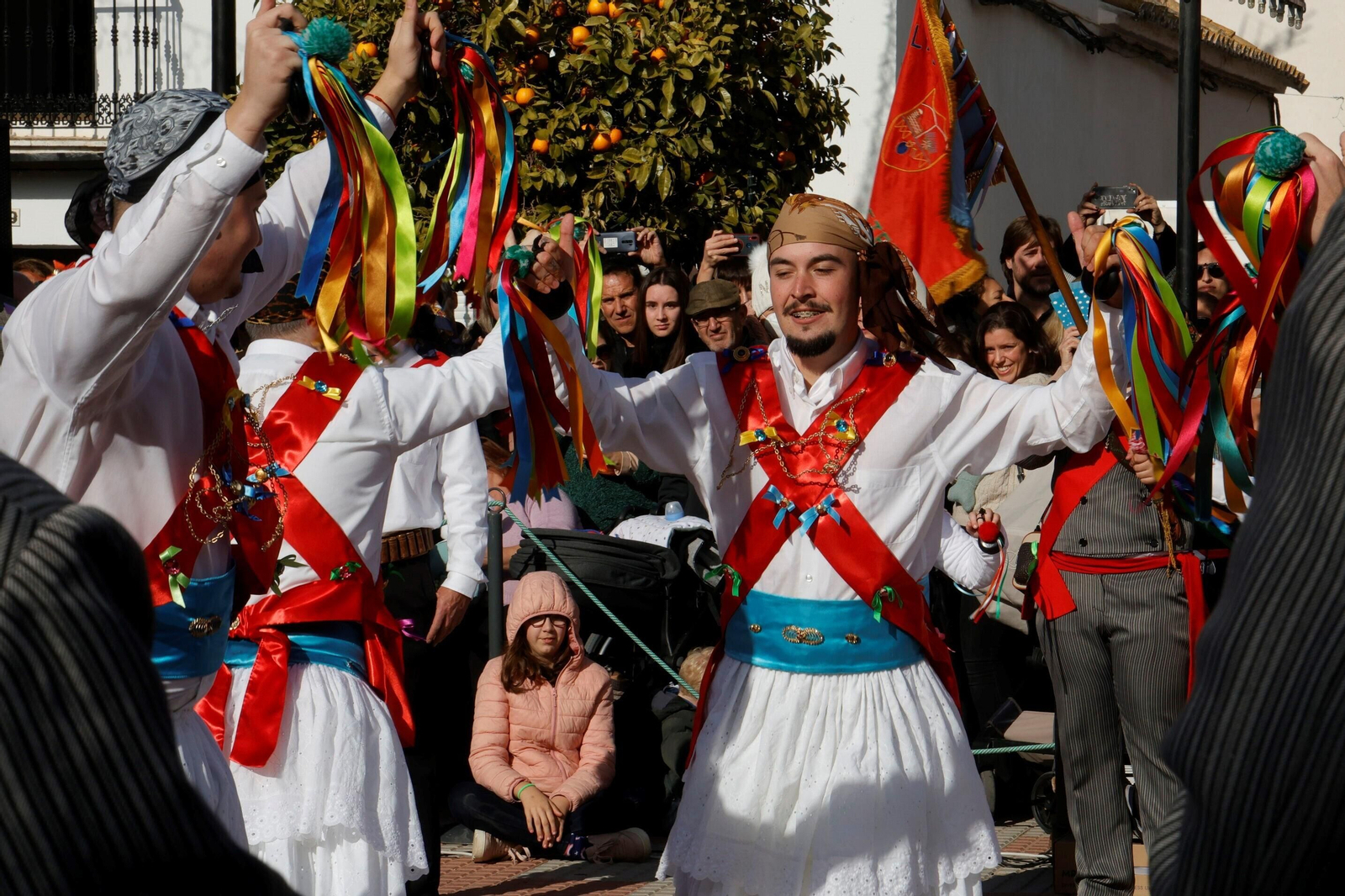 La Danza de los Locos y el Baile del Oso de Fuente Carreteros, en imágenes
