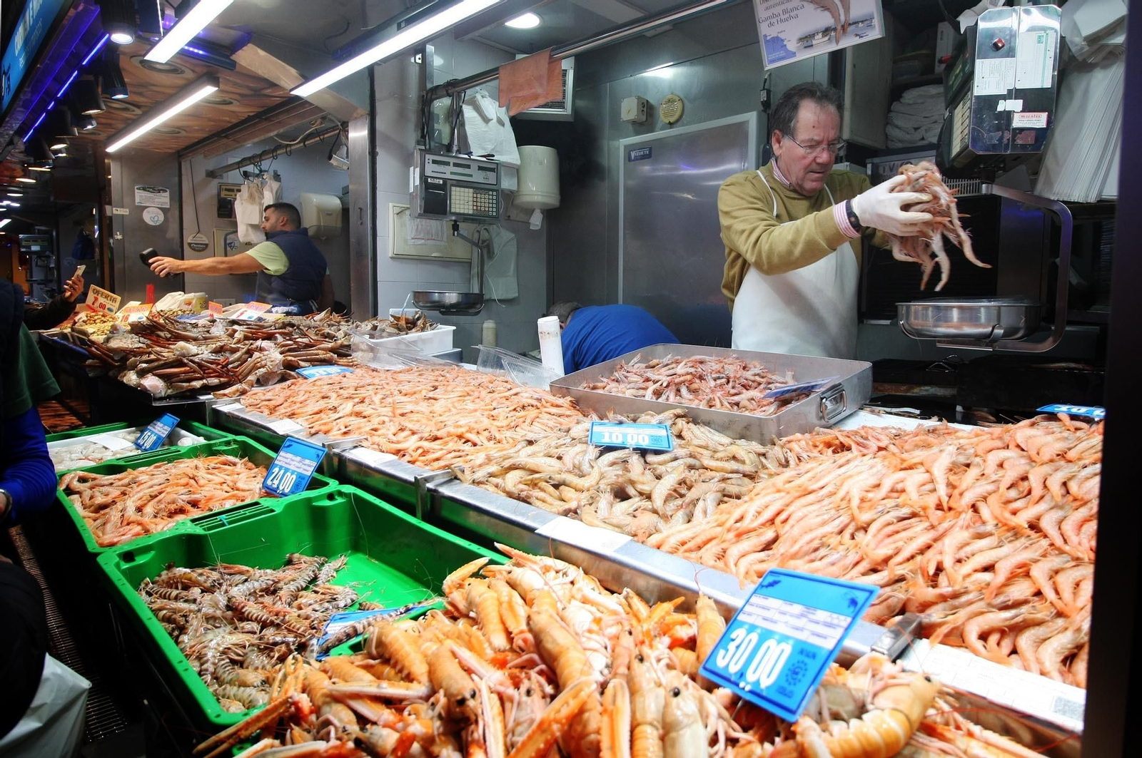 La gamba de Huelva, reina del mercado en los días previos a la Navidad