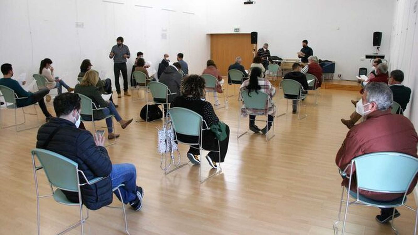 La plantilla de El Puerto Global, reunida en asamblea en una imagen de archivo.