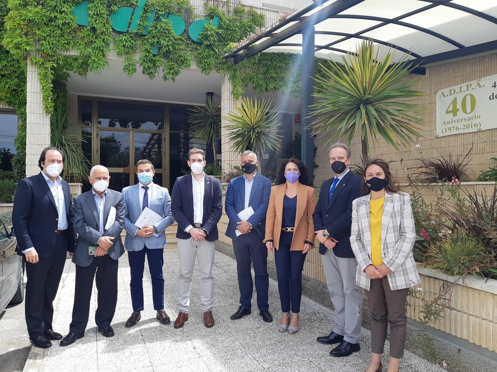 La consejera en su visita a la sede de Adipa en Antequera.