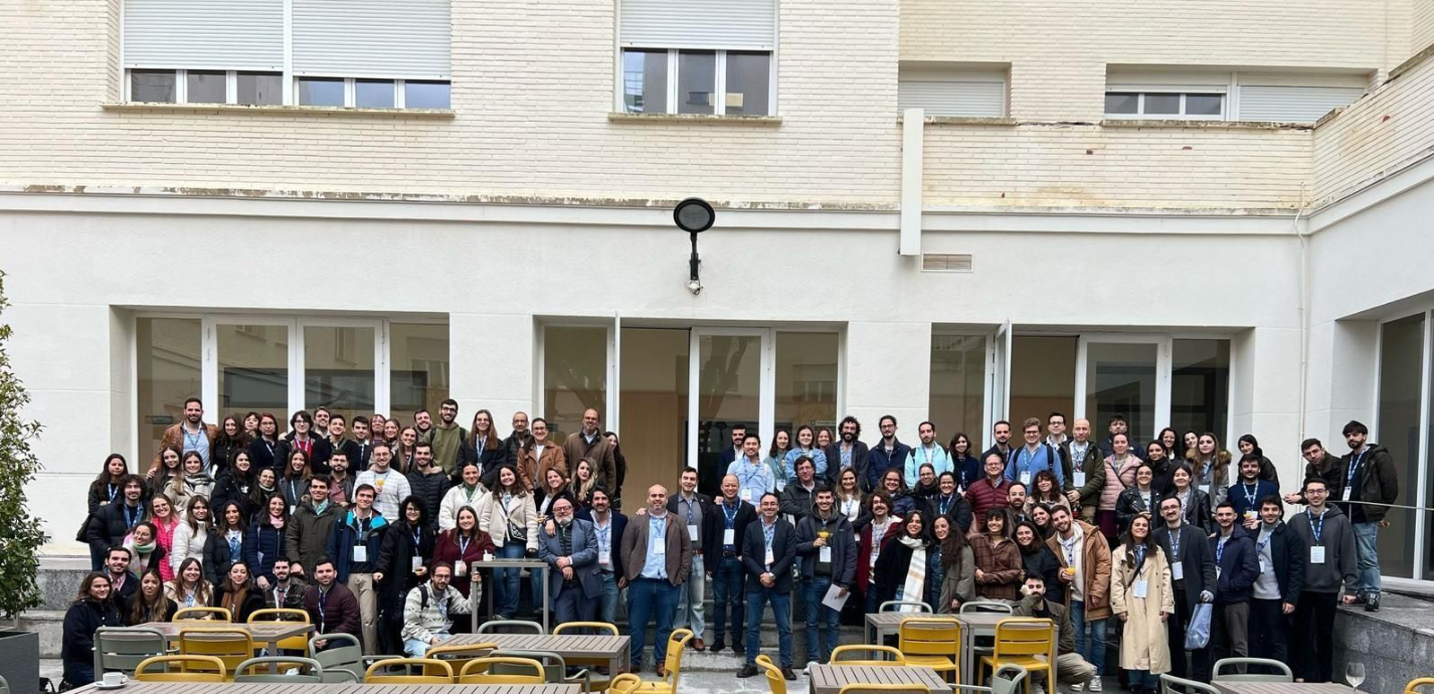 Foto de familia con los residentes que han participado en estos talleres sobre ecografía clínica organizados por el hospital de San Carlos