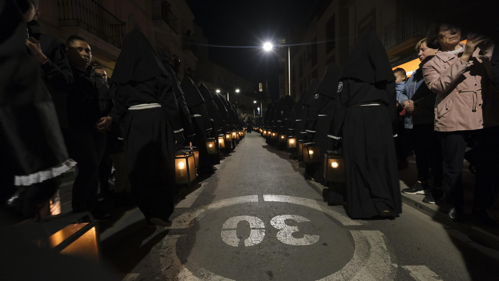 Procesión del Perdón en Almería, en imágenes