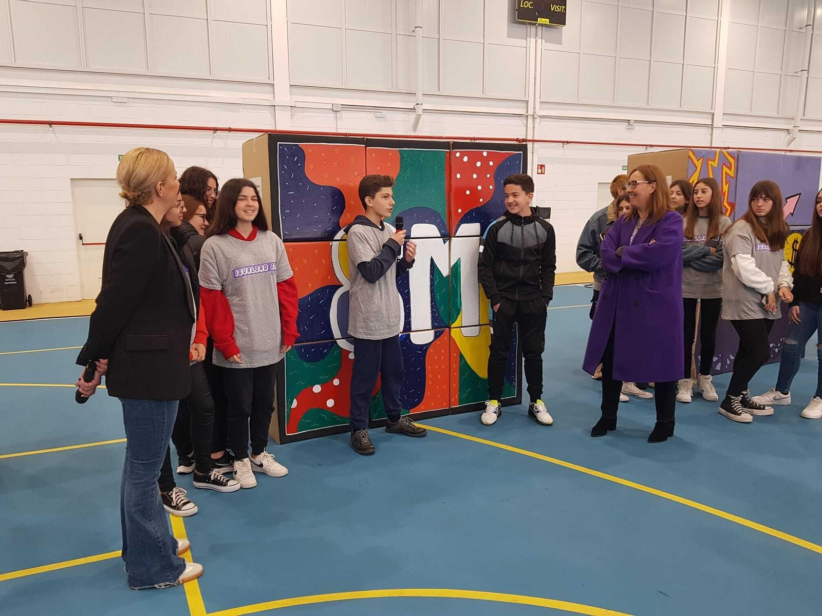 Imágenes del acto por el 8-M organizado en San Fernando con los institutos.