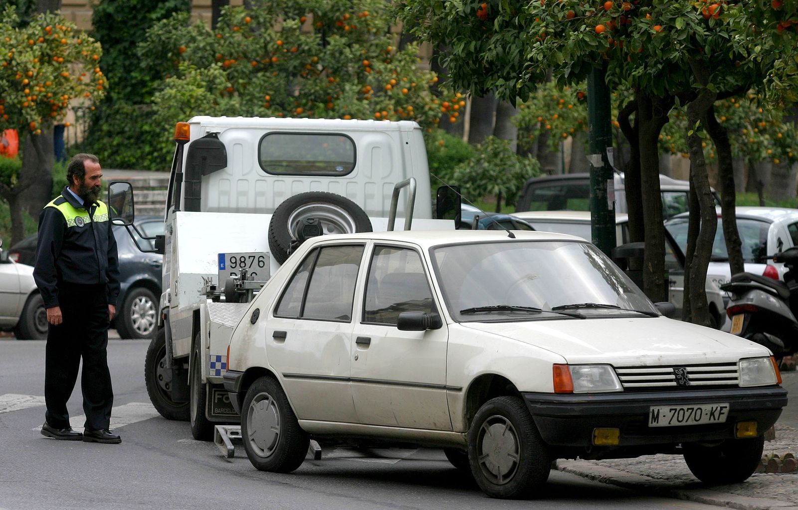 Imagen de archivo de una grúa municipal.