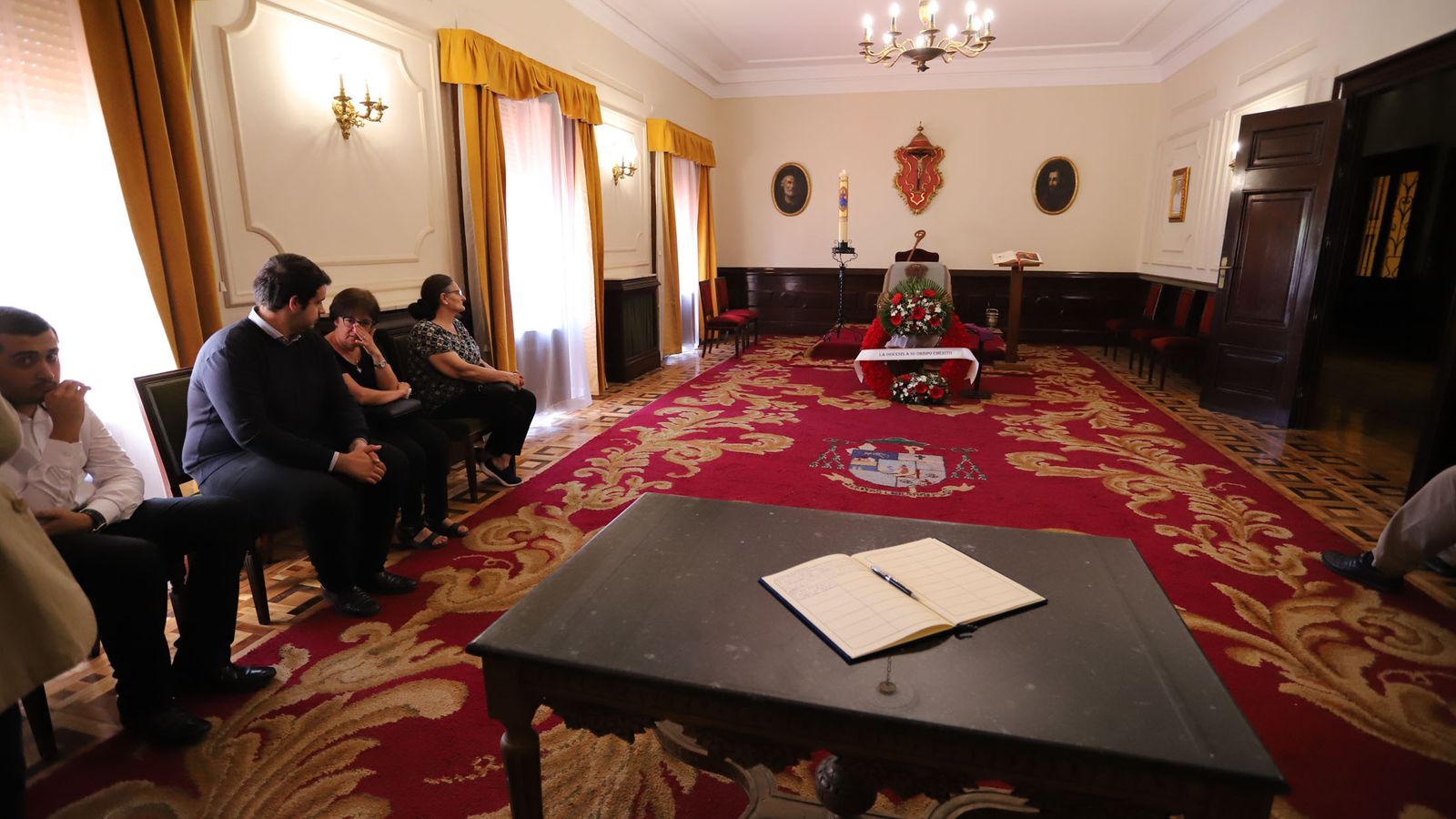 Capilla ardiente del  obispo emérito de Huelva.