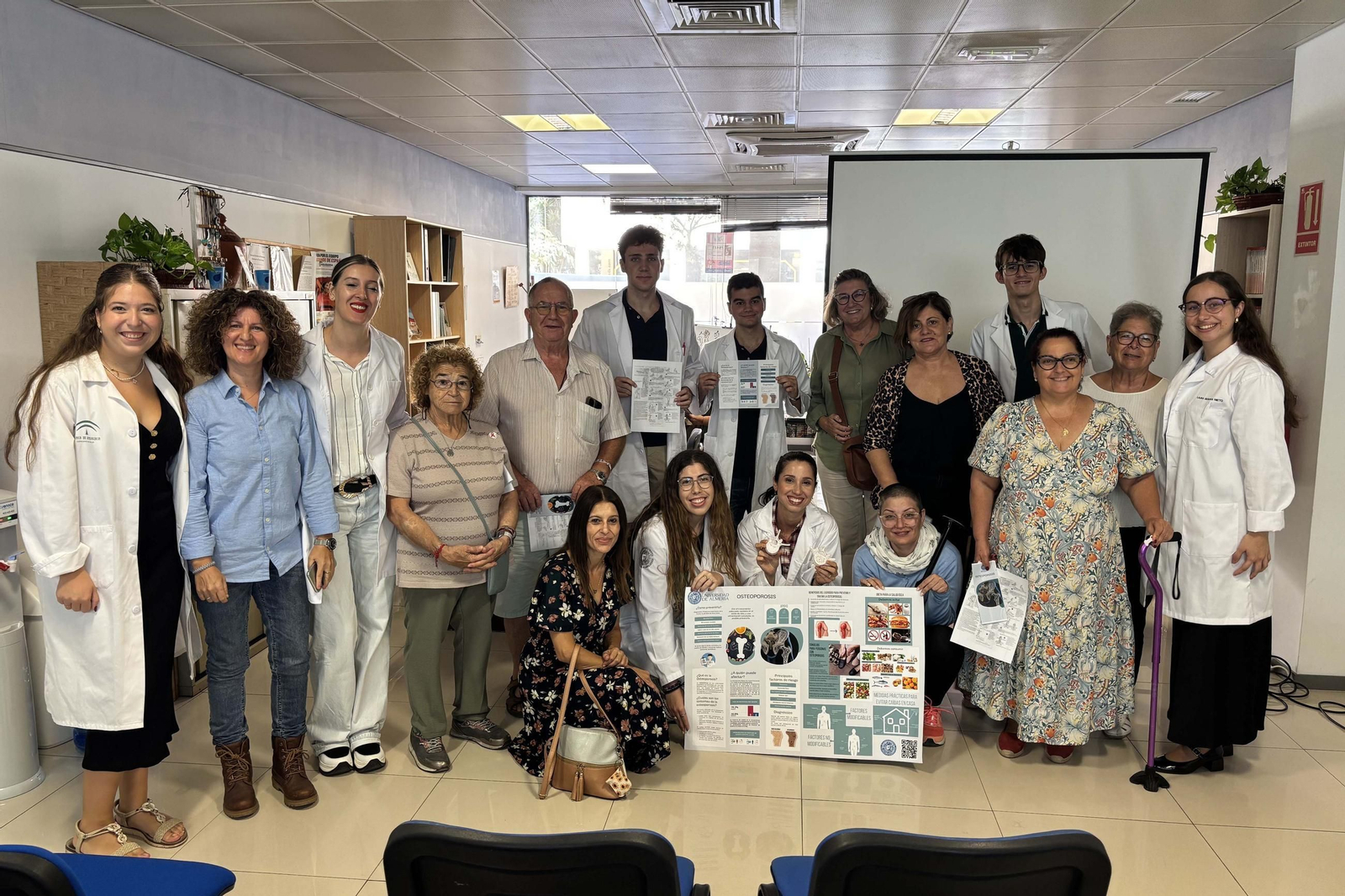 Estudiantes durante las charlas sobre osteoporosis.