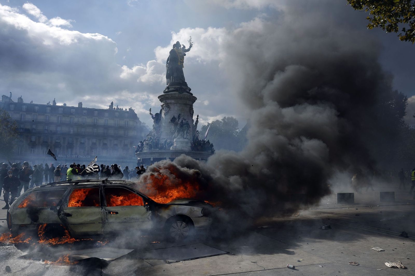 Las fotos de las multitudinarias y violentas protestas en Francia