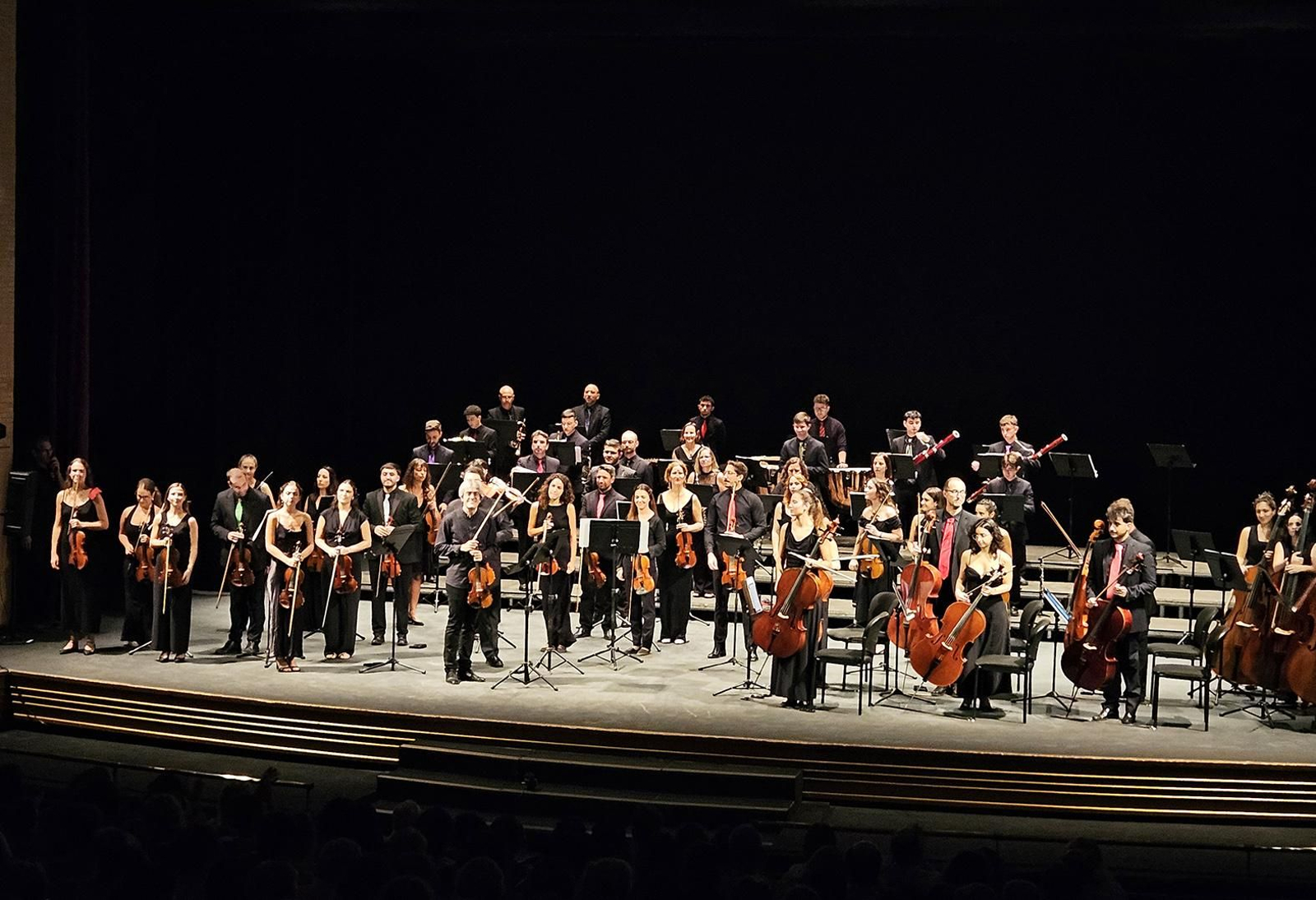 La Orquesta FIMA junto al solista Pablo Suárez.
