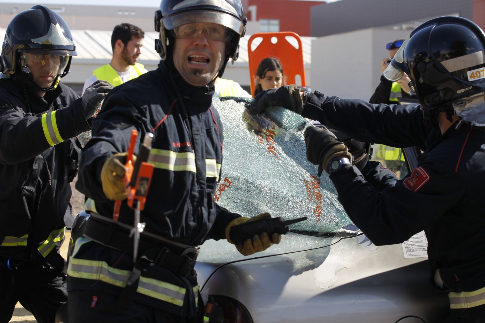 Las imágenes del simulacro de accidente con víctimas en la UAL