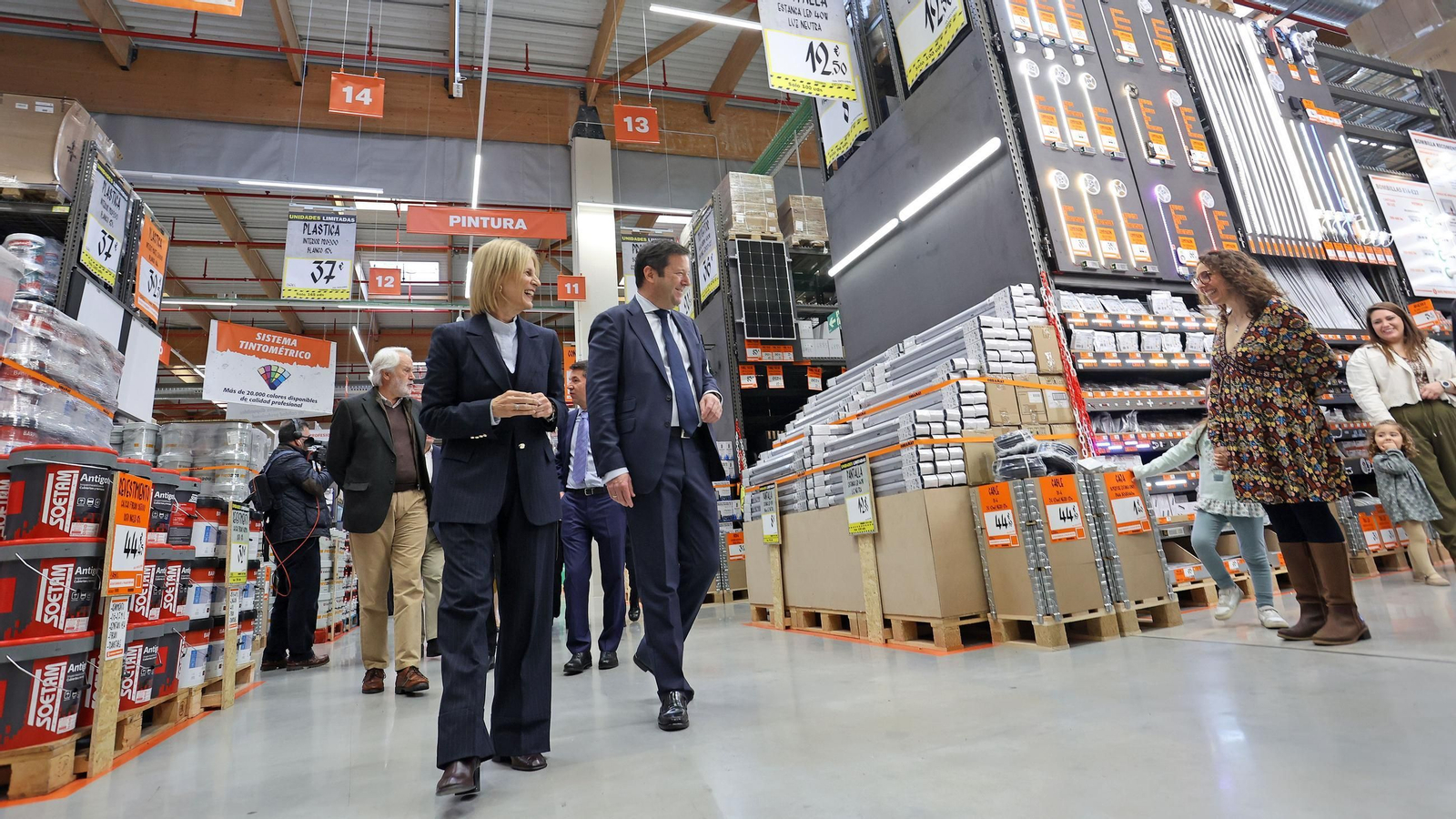 Imágenes de la inauguración de Obramat en Jerez