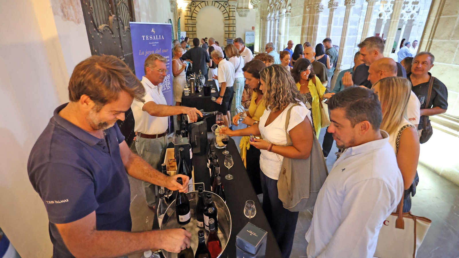 Inauguración de 'Entre Vinos Tintos y Blancos' en Jerez