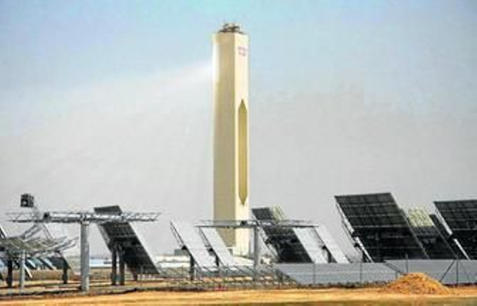 Planta solar de Abengoa en Sanlúcar la Mayor.