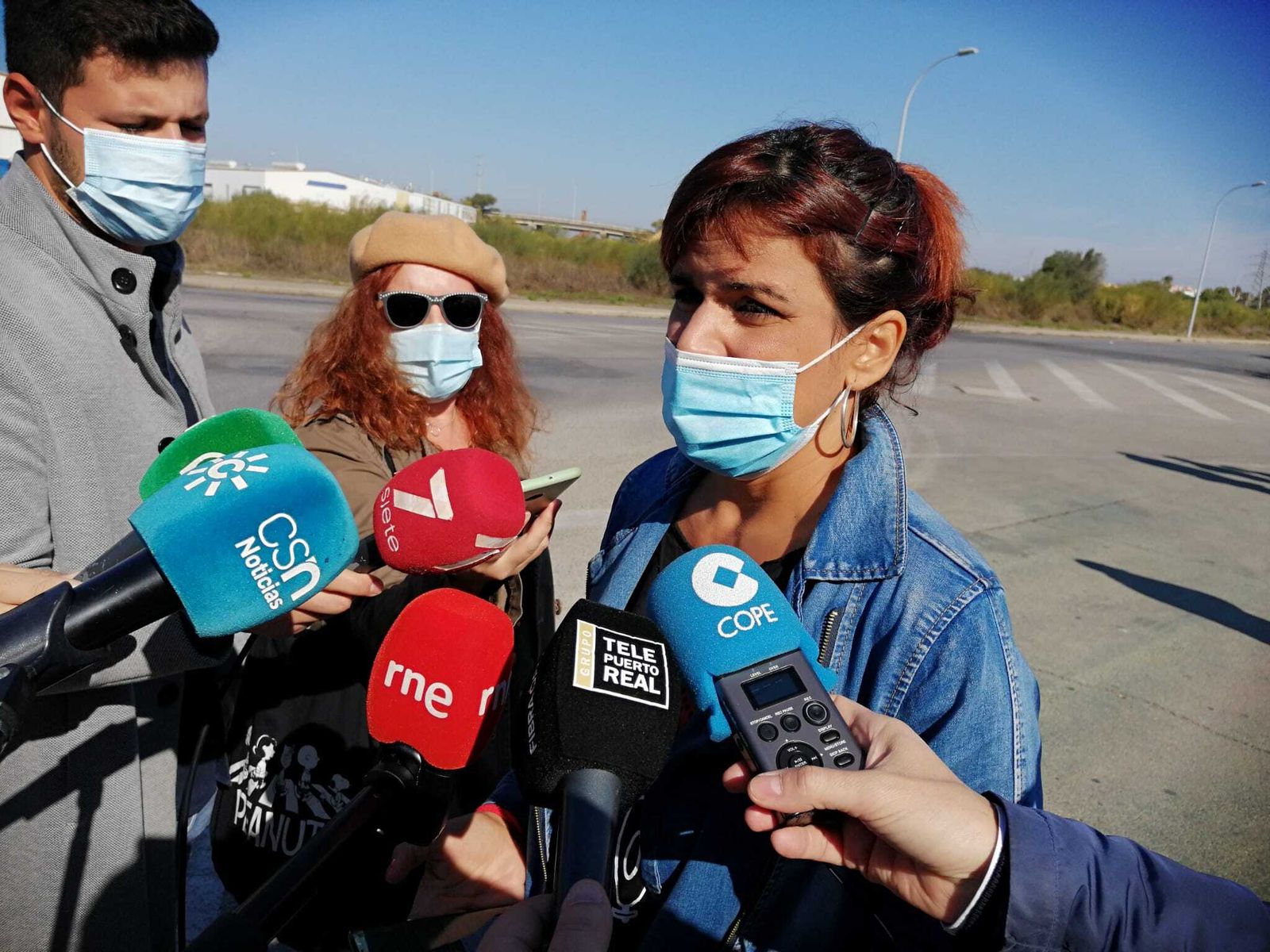Teresa Rodríguez, este viernes en la puerta de Airbus Puerto Real