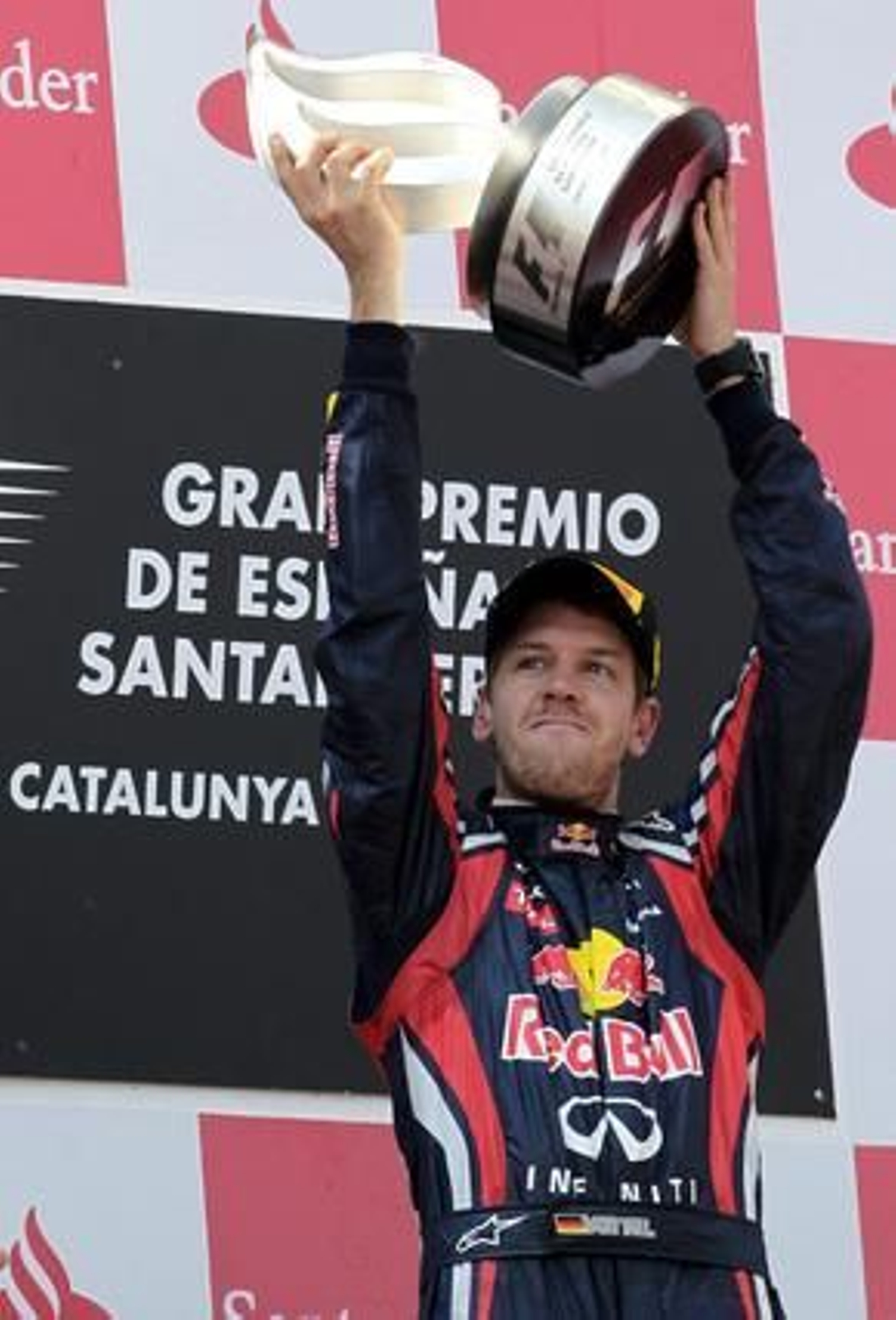 Vettel vuelve a ganar en Montmeló. Alonso acaba quinto.

Foto: efe