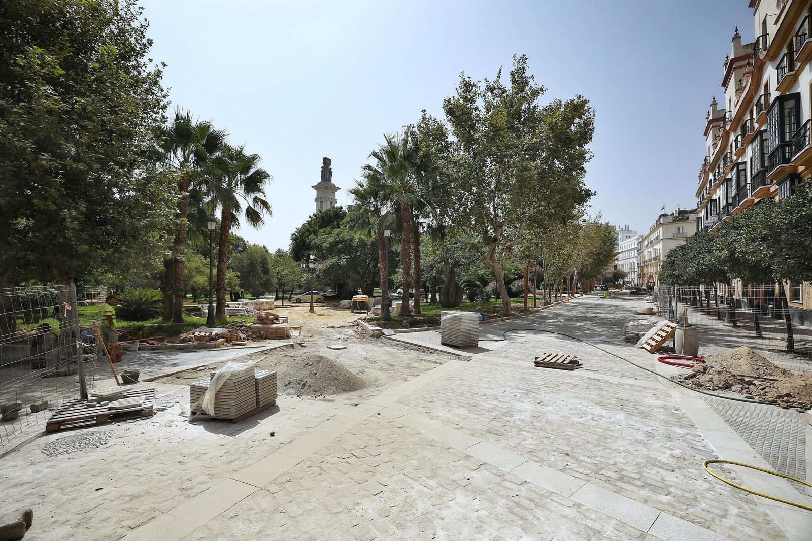 Imágenes de las obras e la plaza de España en Cádiz