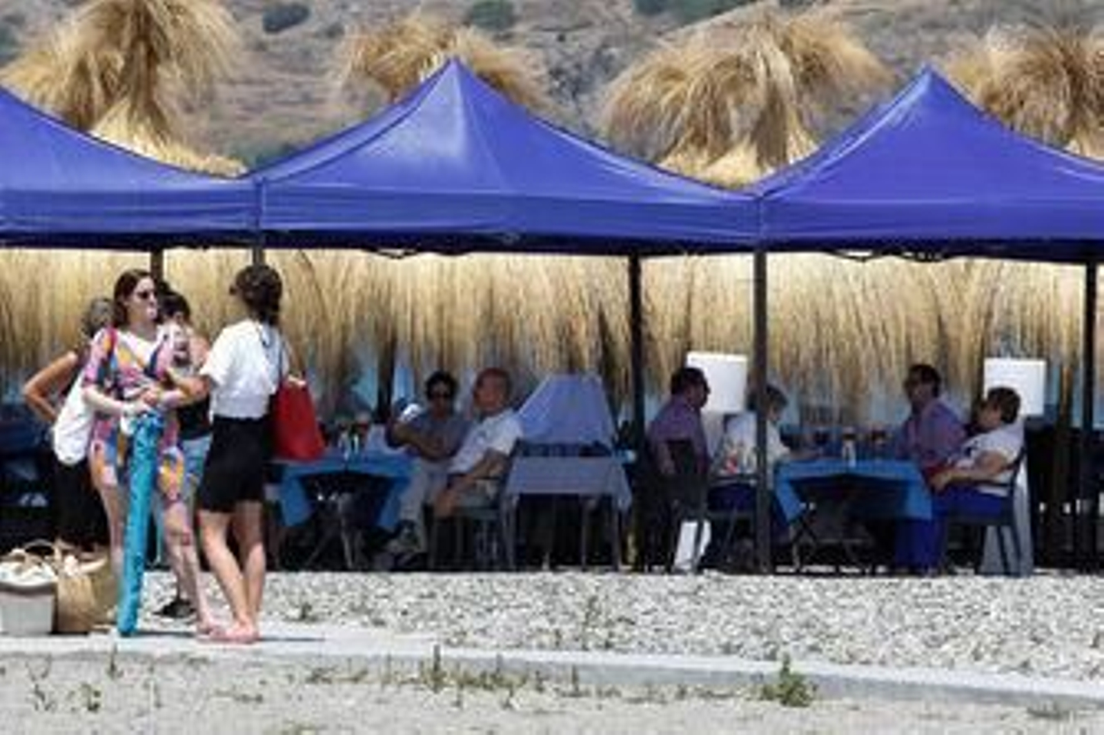 Desescalada: fotos de la primera gran jornada playera en la Costa de Granada