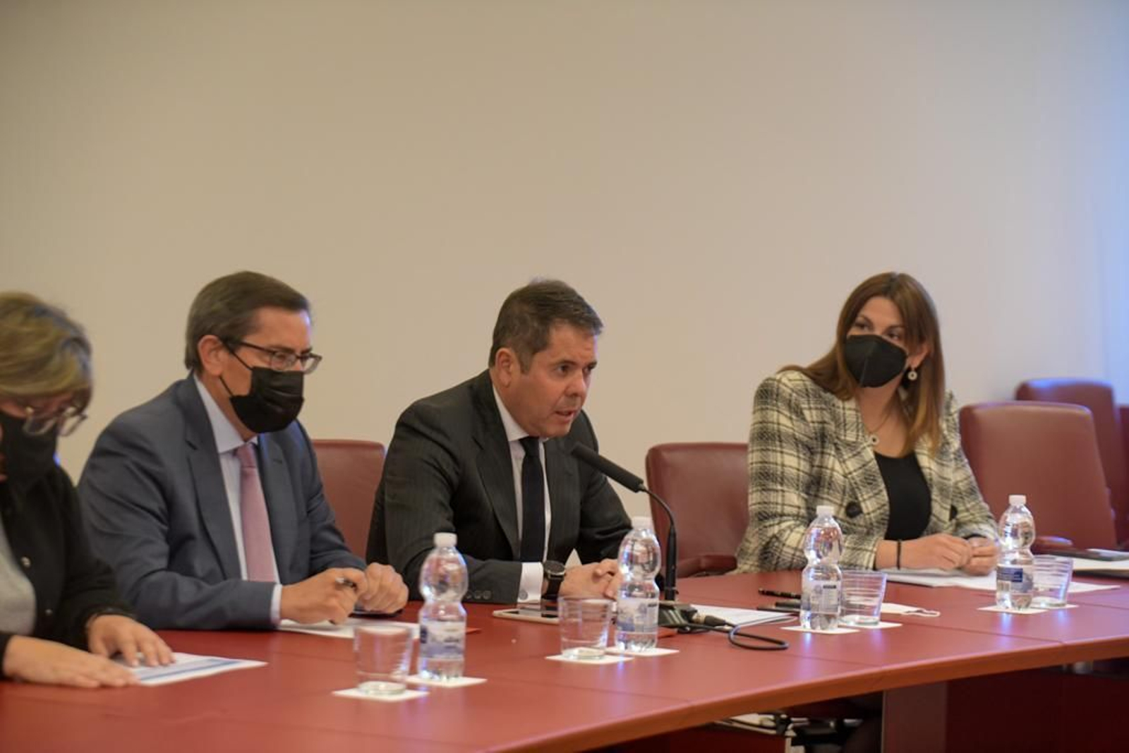 Un momento de la rueda de prensa en la que se han presentado las ayudas.