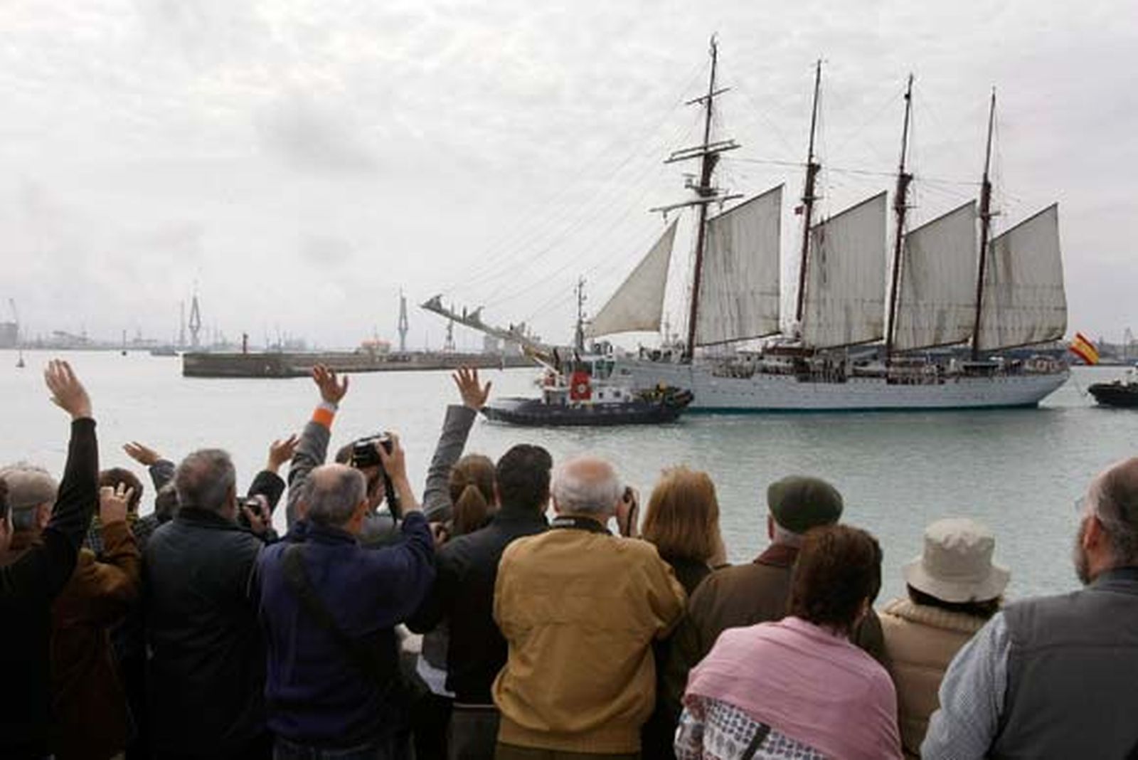 Elcano zarpa de Cádiz rumbo a Tenerife