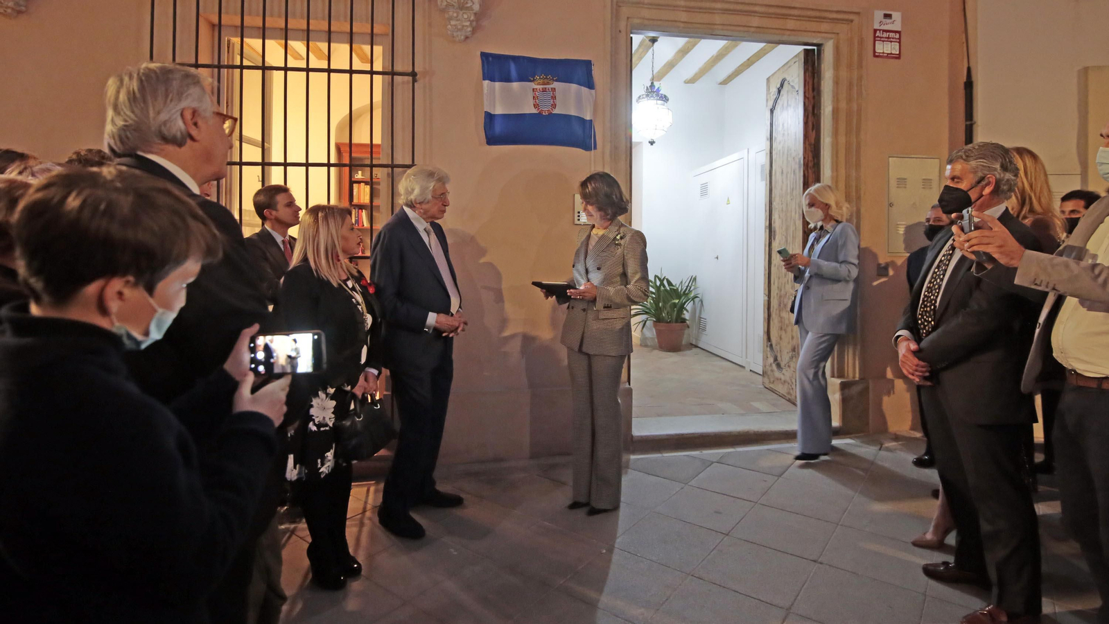 Manuel Alejandro descubre una placa en la casa donde se crió