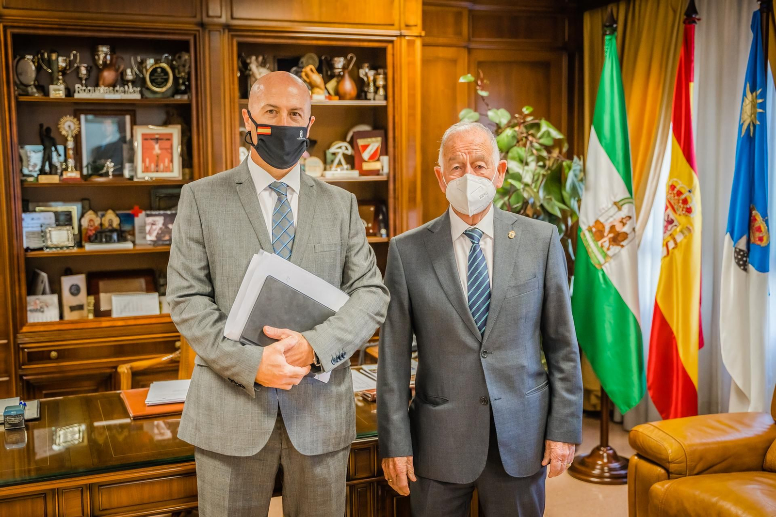 Gabriel Amat y el concejal de Gestión Tributaria, Antonio López Megías.