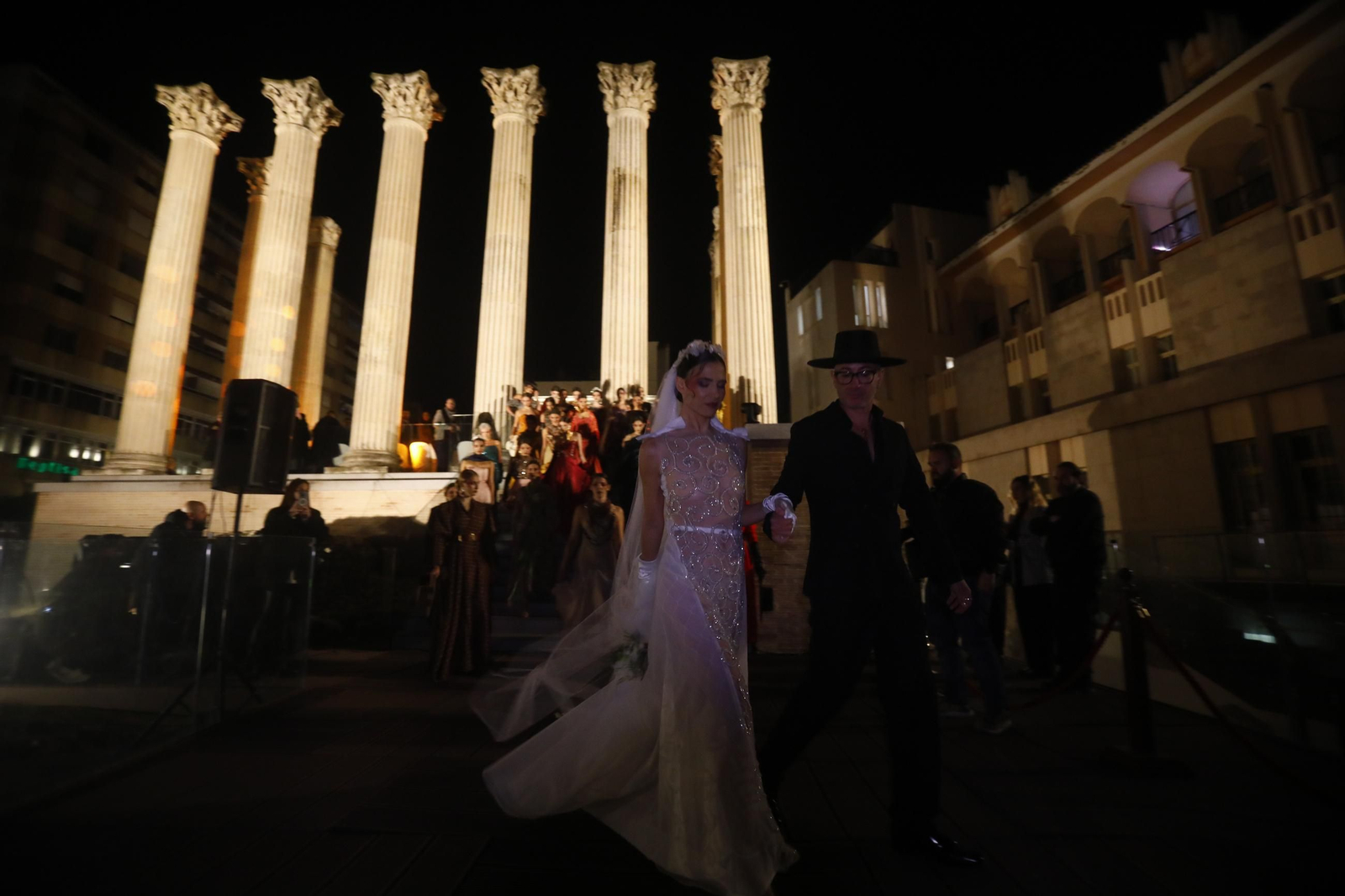 Las mejores imágenes del desfile de Mancini en el Templo Romano de Córdoba