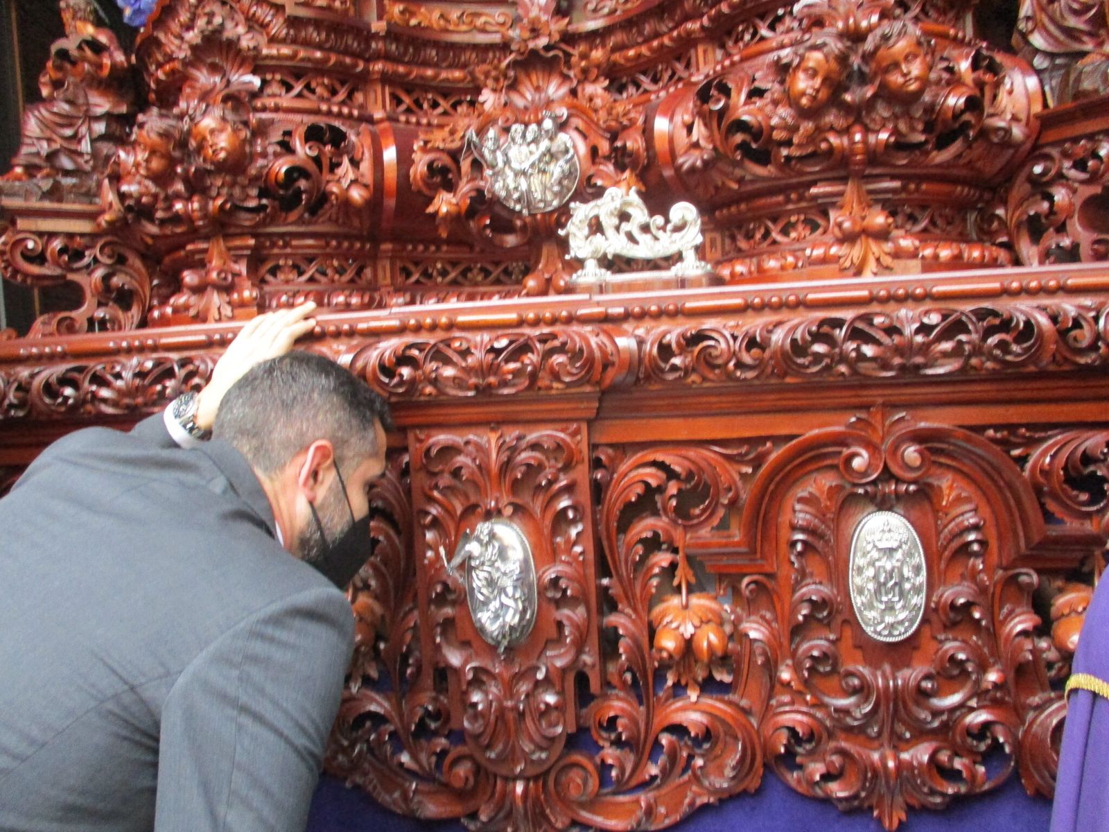 Imágenes de la estación de penitencia de la Hermandad de Pasión de Almería