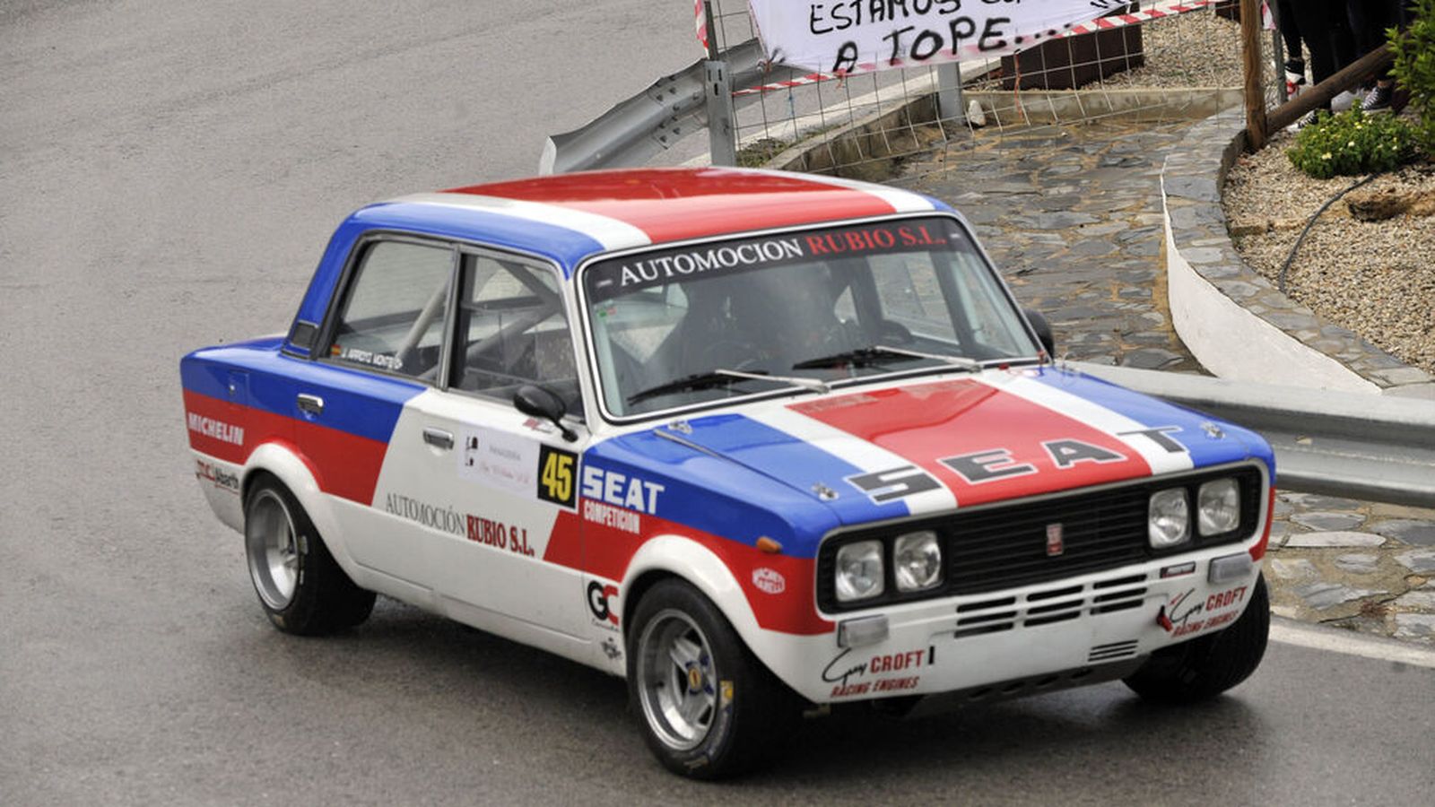 El llamativo Seat de Arroyo Montes, en la primera manga de la Subida a Algar.