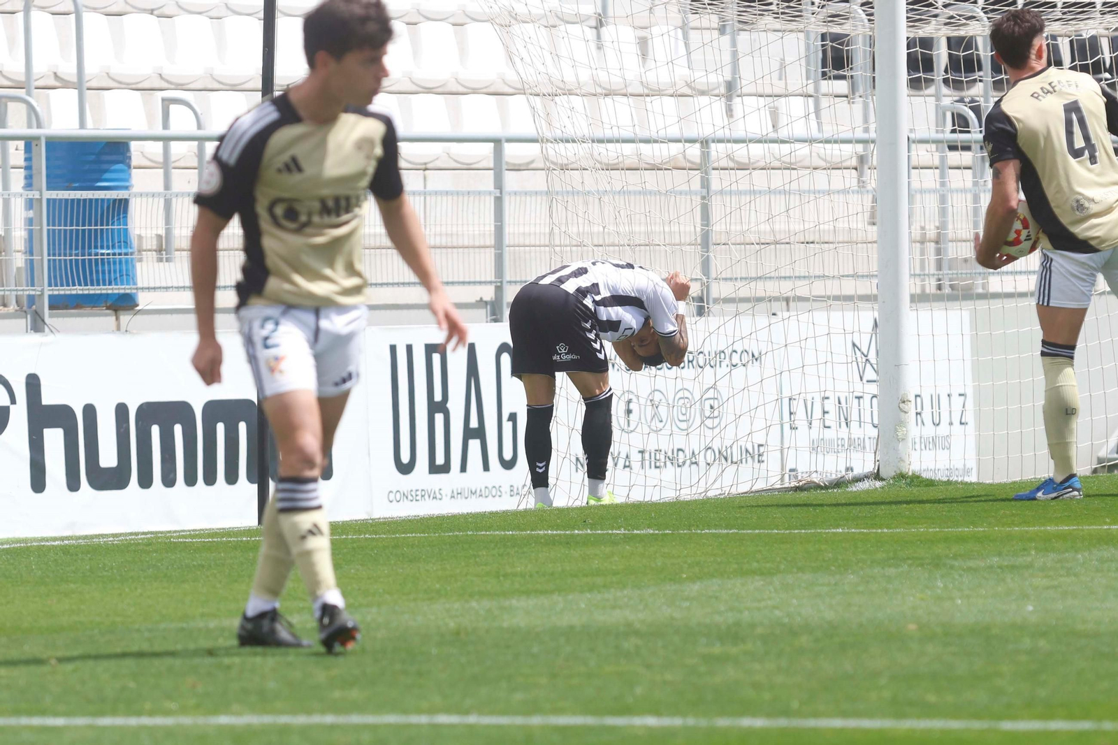 Dani Villa se lamenta tras malograr la única ocasión de la Balona en todo el encuentro