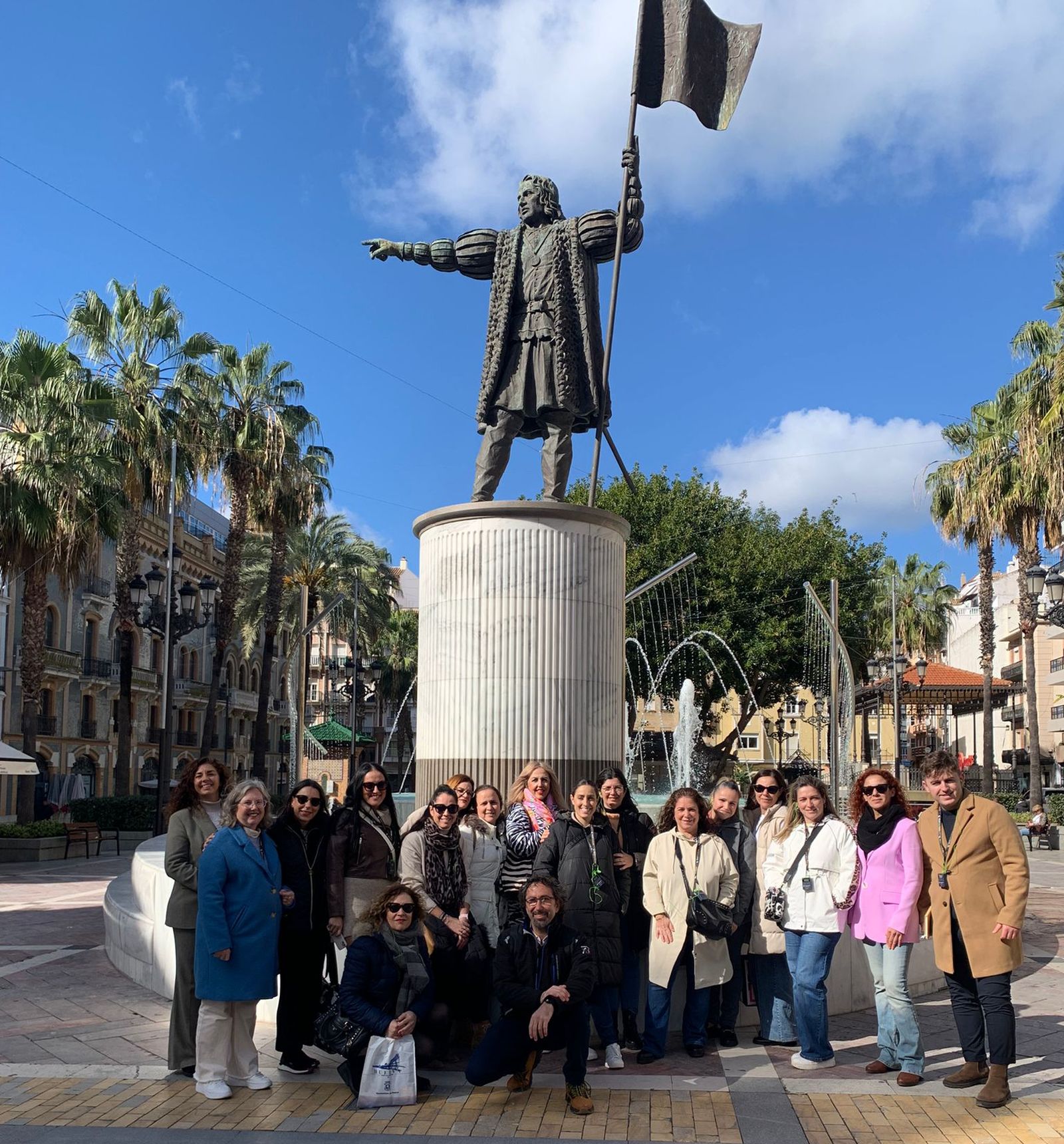 Asistentes a un famtrip en la Plaza de las Monjas de la capital.